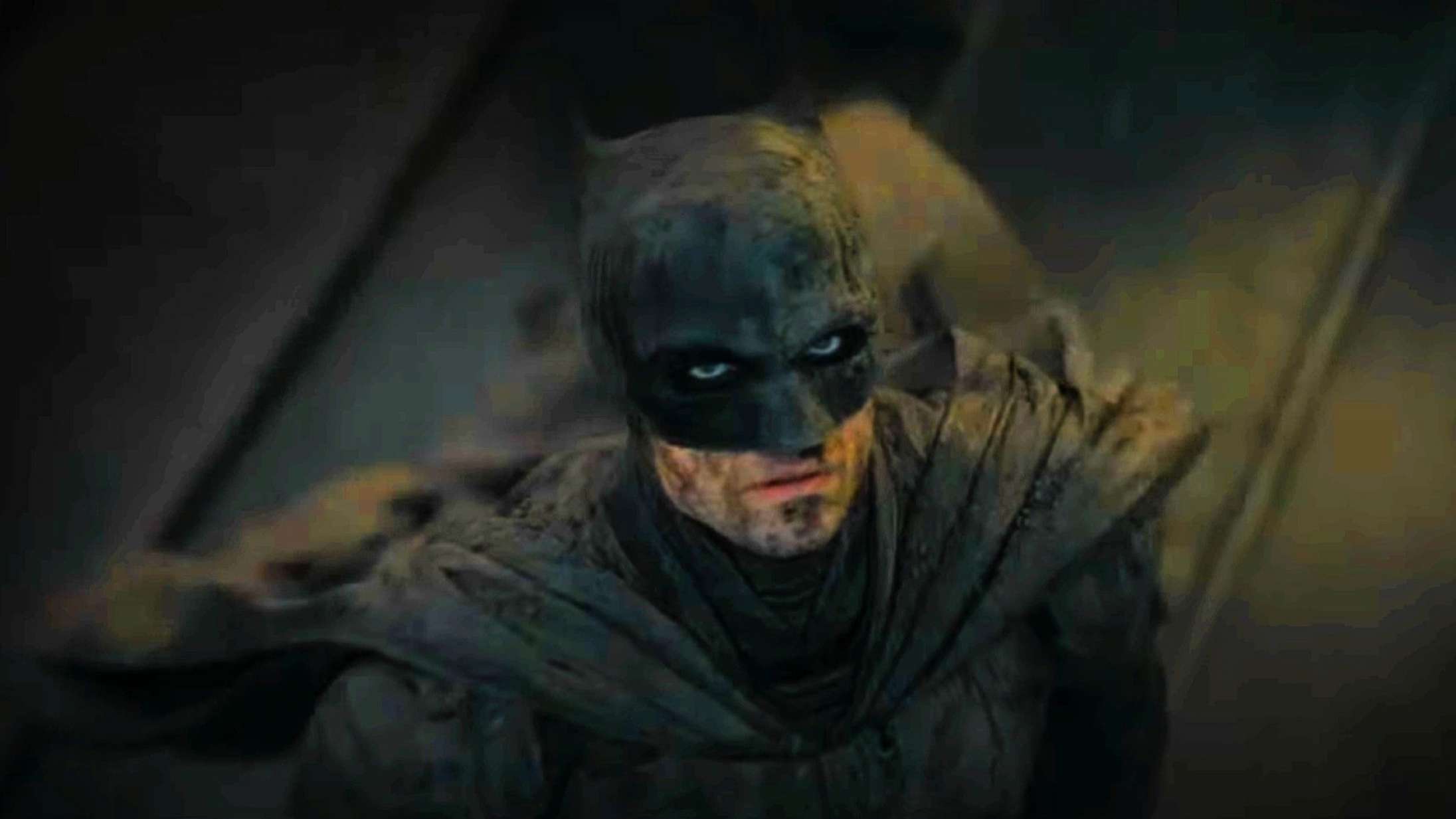 Se Robert Pattinson uddele eksplosive øretæver i første fulde trailer til ‘The Batman’