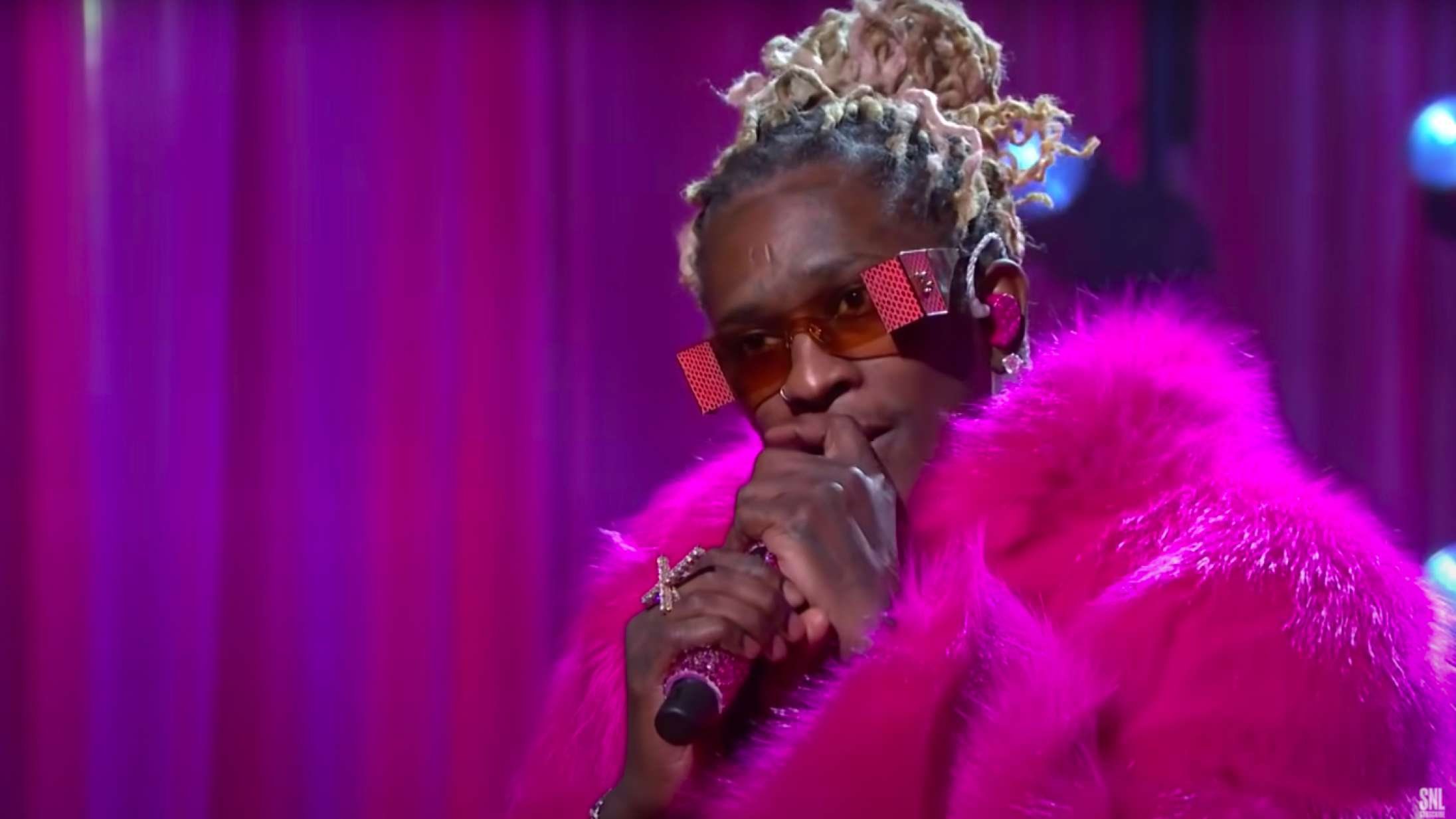 Young Thug beviste endnu en gang, at han er hiphoppens nok mest farverige rapper til sin ‘SNL’-optræden