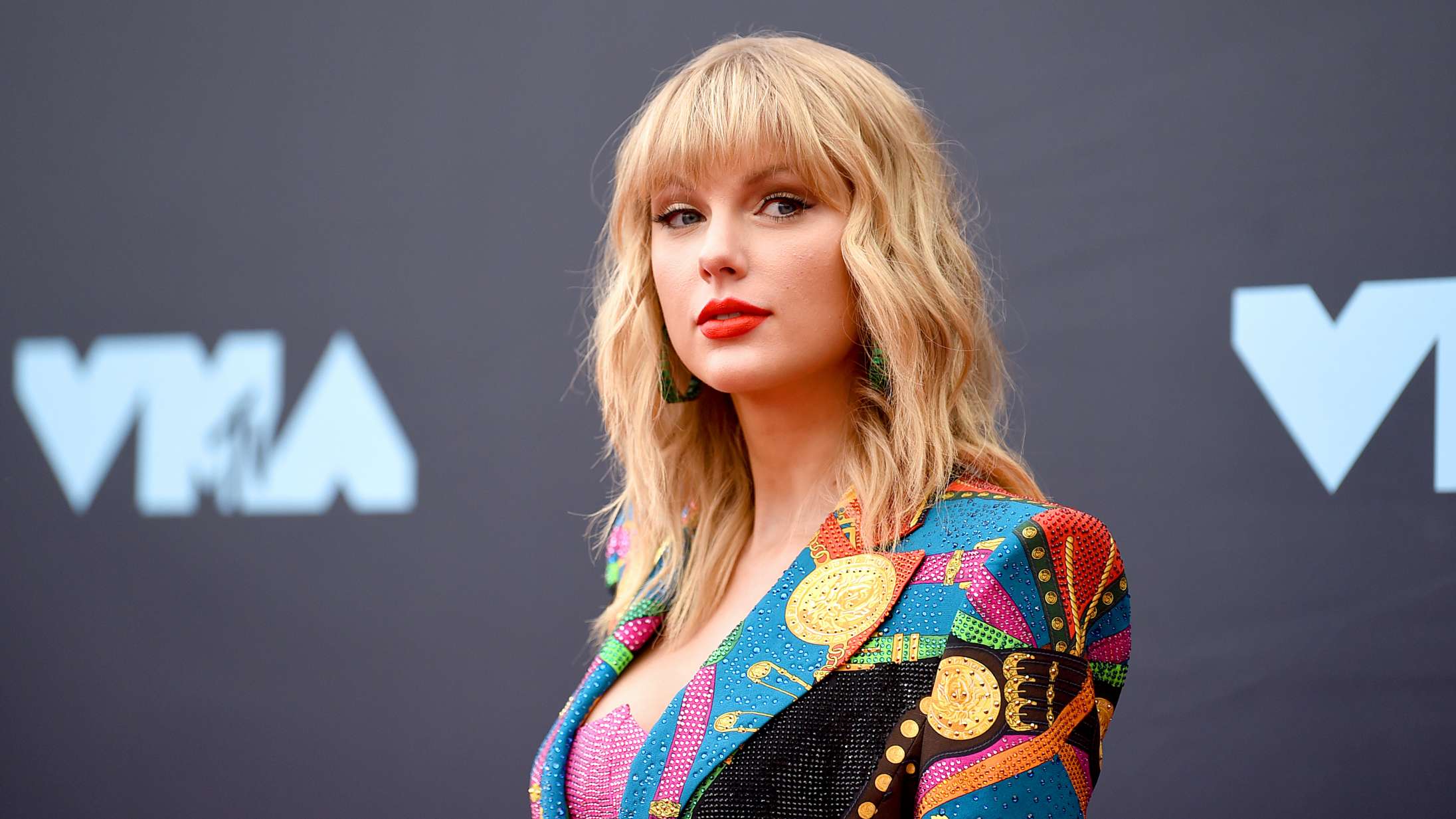 Taylor Swift deler fire hidtil uudgivne sange forud for kæmpeturné