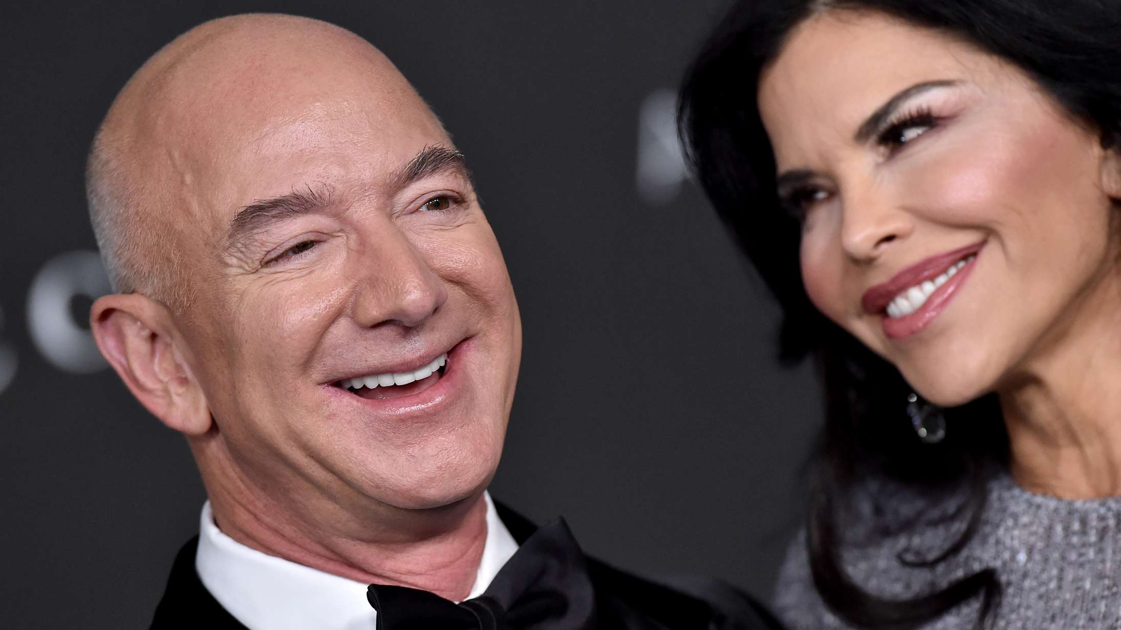 Jeff Bezos driller Leonardo DiCaprio efter viralt trekantsdrama