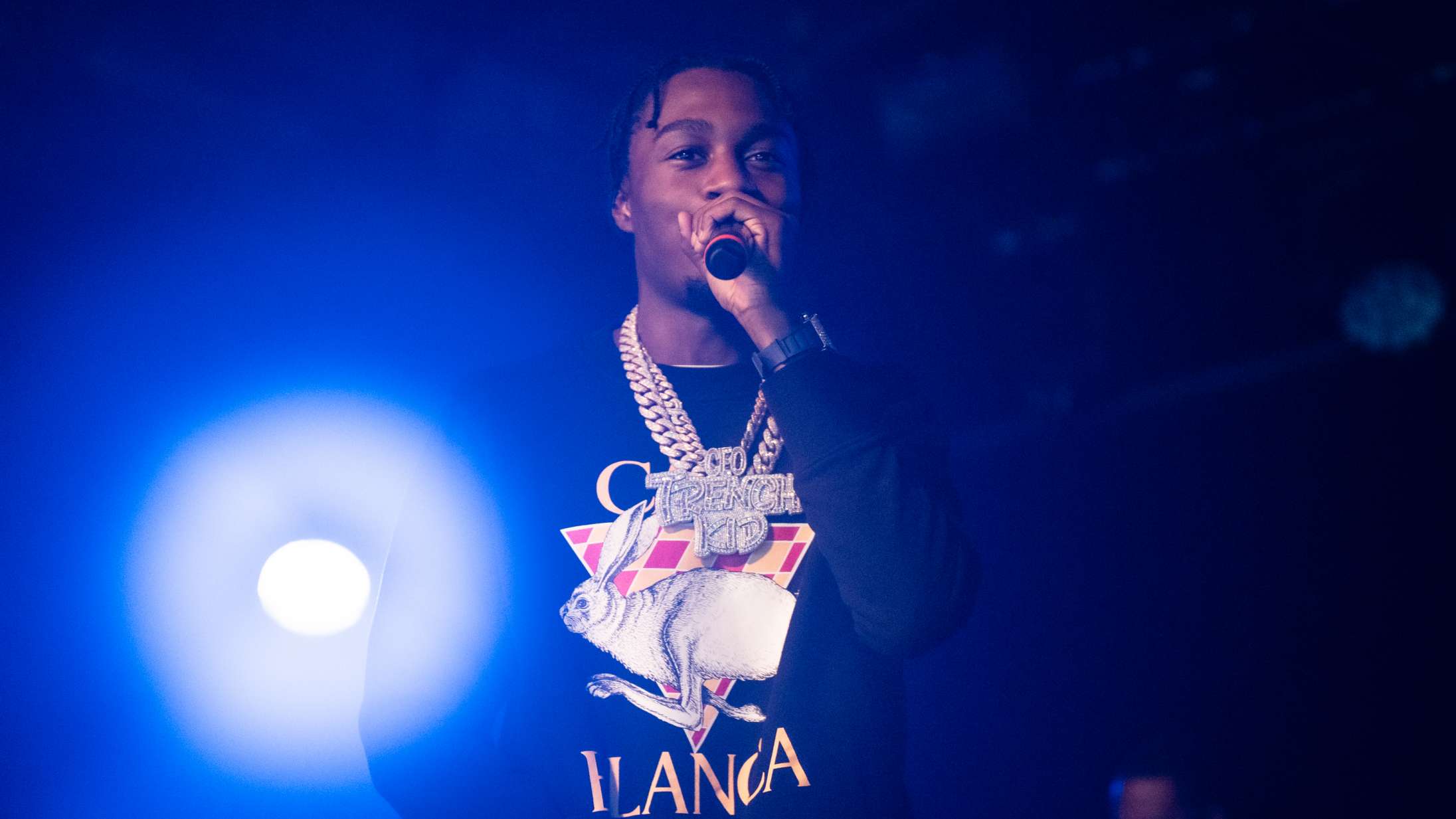 Lil Tjay fortæller om at blive skudt syv gange: »De fleste overlever det ikke, men jeg er her stadig«