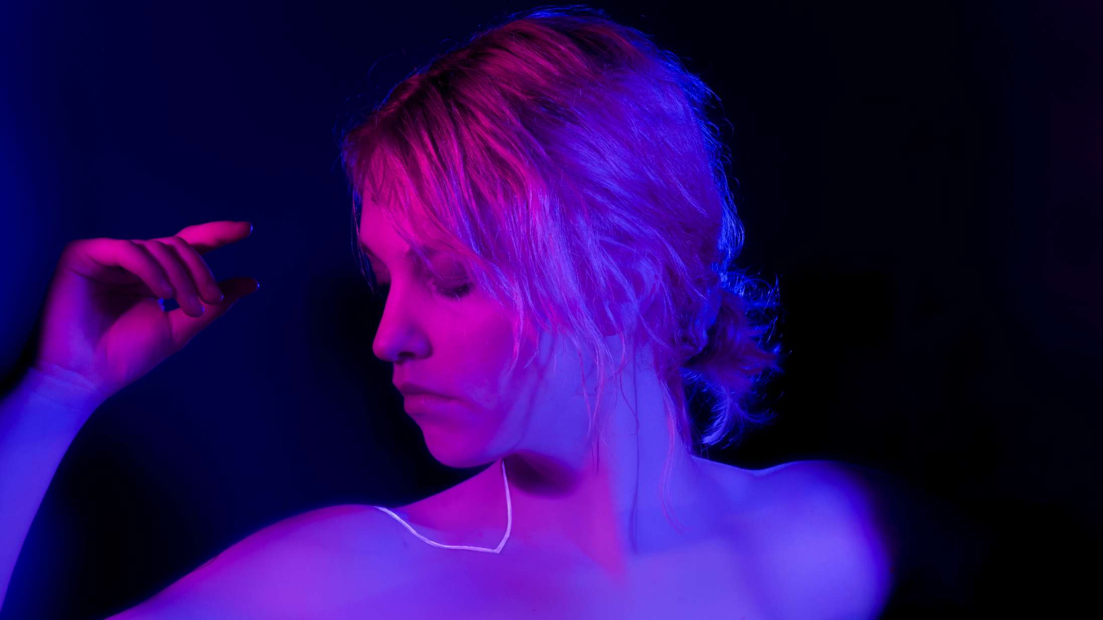 Her lægger Lydmor sine penge: »Alle burde købe et kursus i meditation«