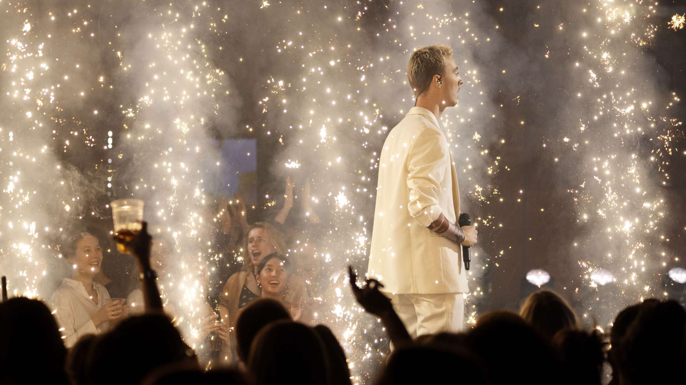 P3 Guld, nu på tv: Kunne tiden ikke bruges bedre end på at hælde vodka ud over en vært?