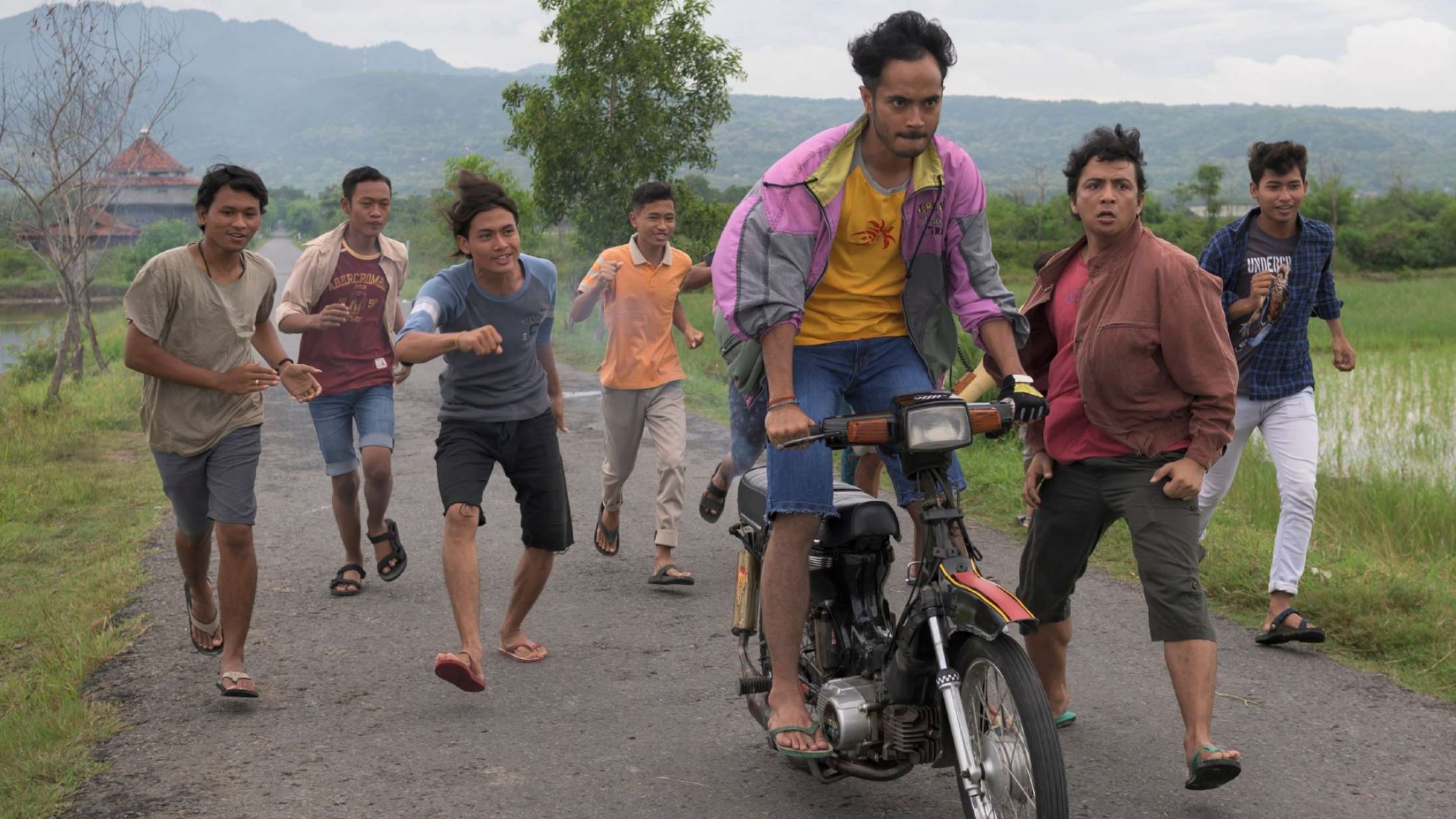 ’Vengeance Is Mine, All Others Pay Cash’: Skæv actionfilm balancerer impotens og voldsudbrud á la Tarantino