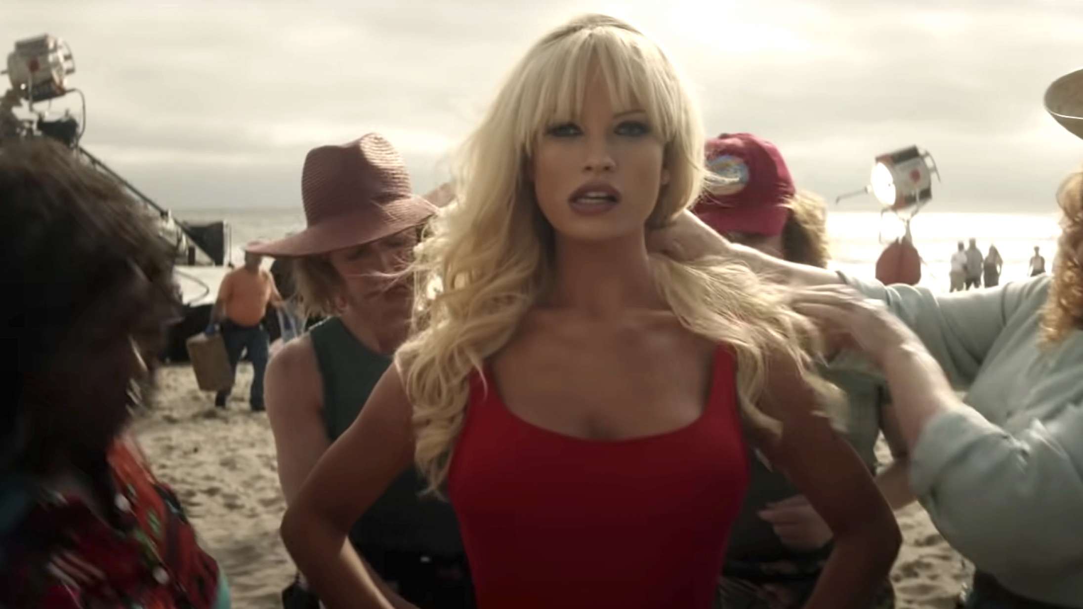 Se første trailer til serien om ‘Pam & Tommy’s famøse sextape-læk – med Lily James, Sebastian Stan og Seth Rogen