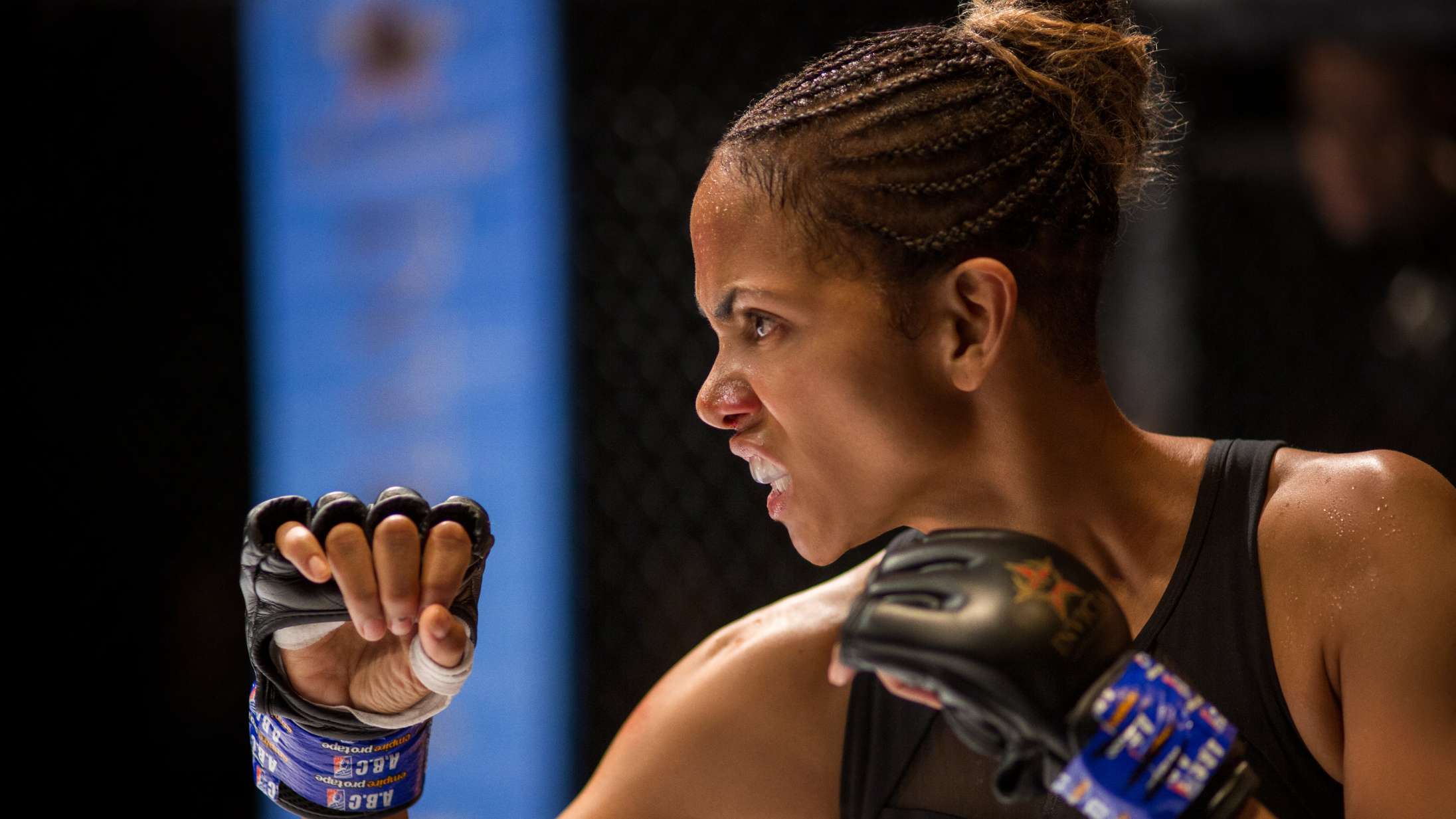 ‘Bruised’: Halle Berry instruktørdebuterer med brutale MMA-kampe og tyk patos