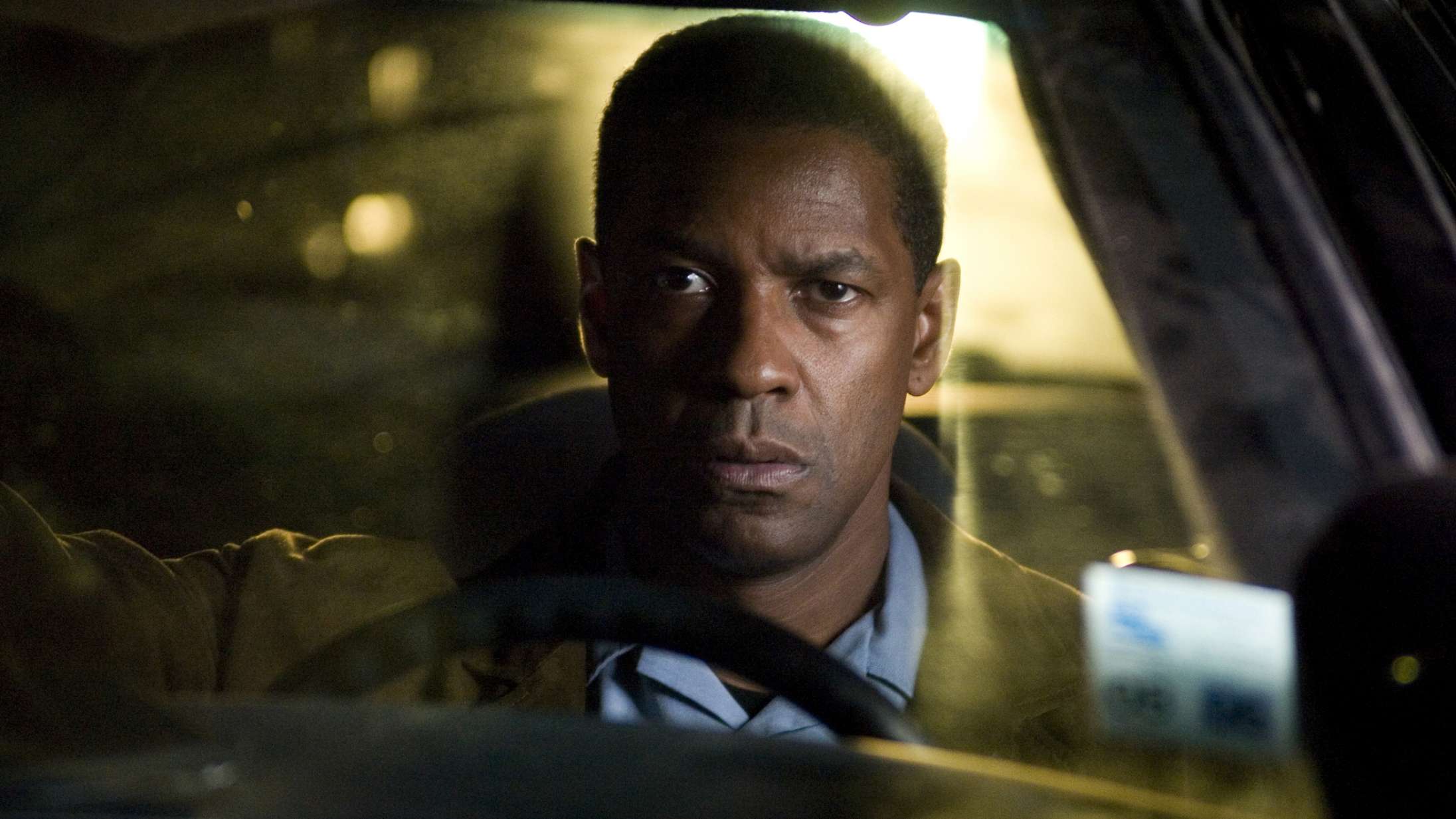 Virtuos tidsrejsethriller med Denzel Washington er et kriminelt overset mesterværk