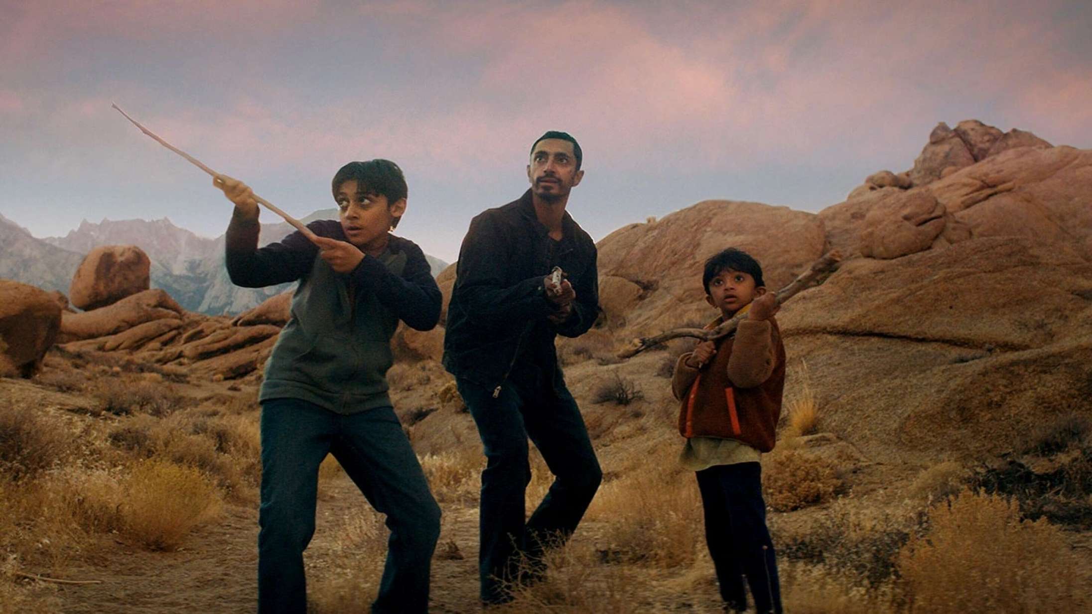 ’Encounter’: Riz Ahmed og fremragende børneskuespillere redder genreforvirret film