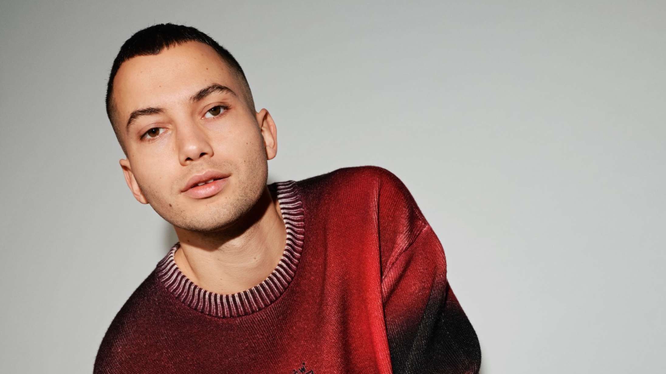 Elias Boussninas debutalbum er ekstremt vellydende r’n’b med afhængighed som tema