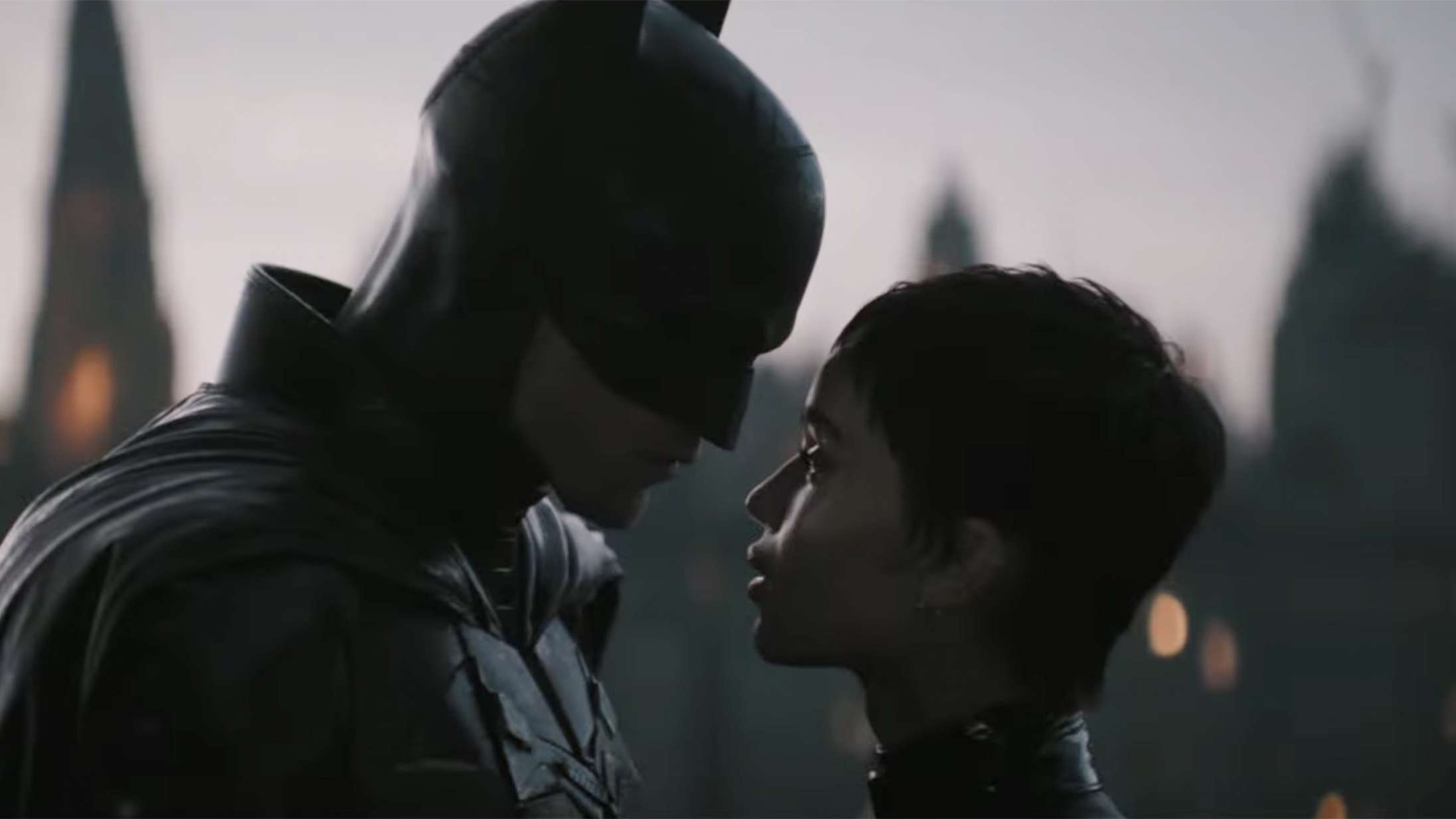 Robert Pattinson og Zoë Kravitz går sammen mod Gækkeren i ny trailer til ‘The Batman’