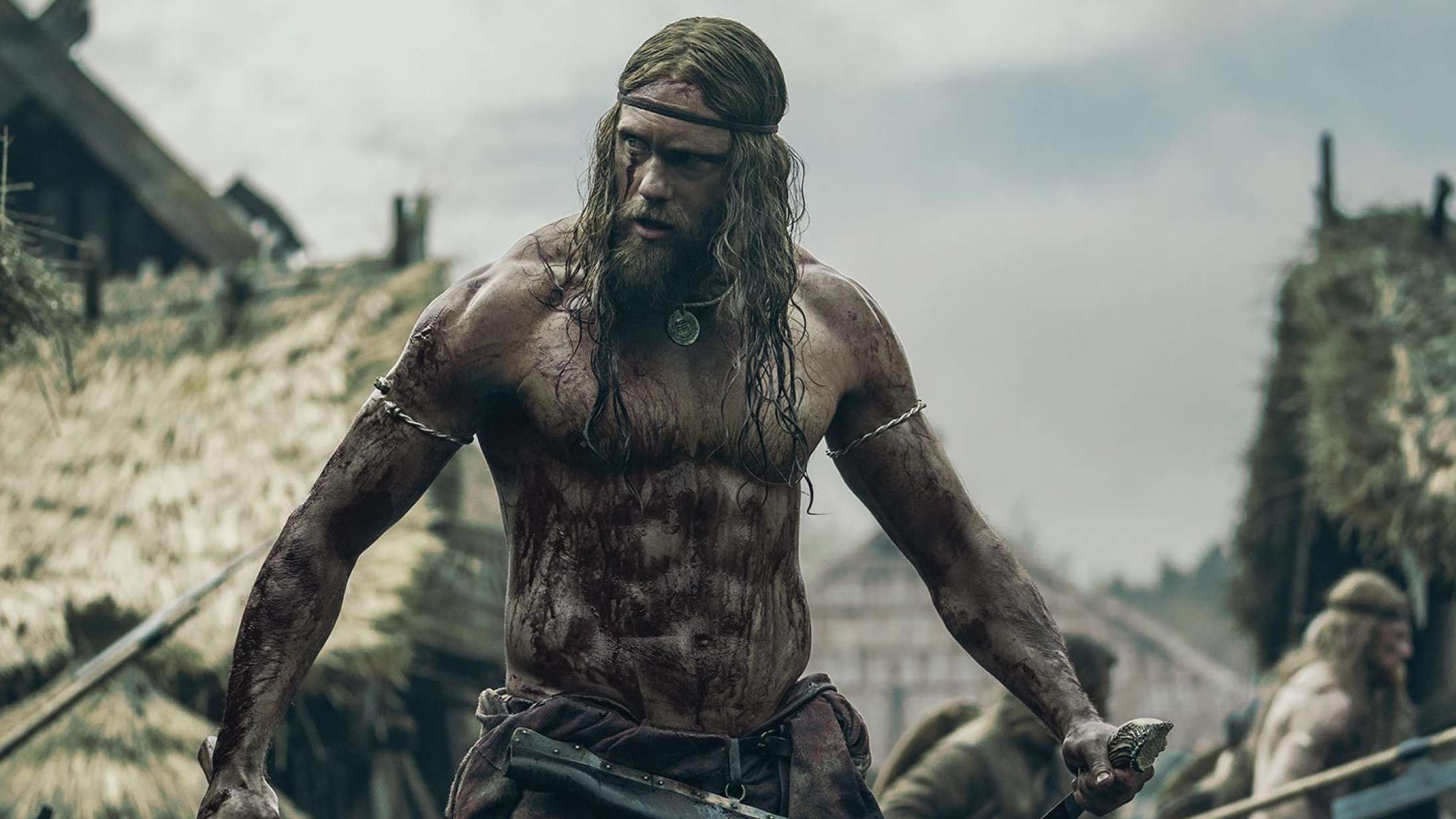 Alexander Skarsgård vil dræbe Claes Bang i traileren til ‘The Lighthouse’-instruktørs vilde vikingefilm