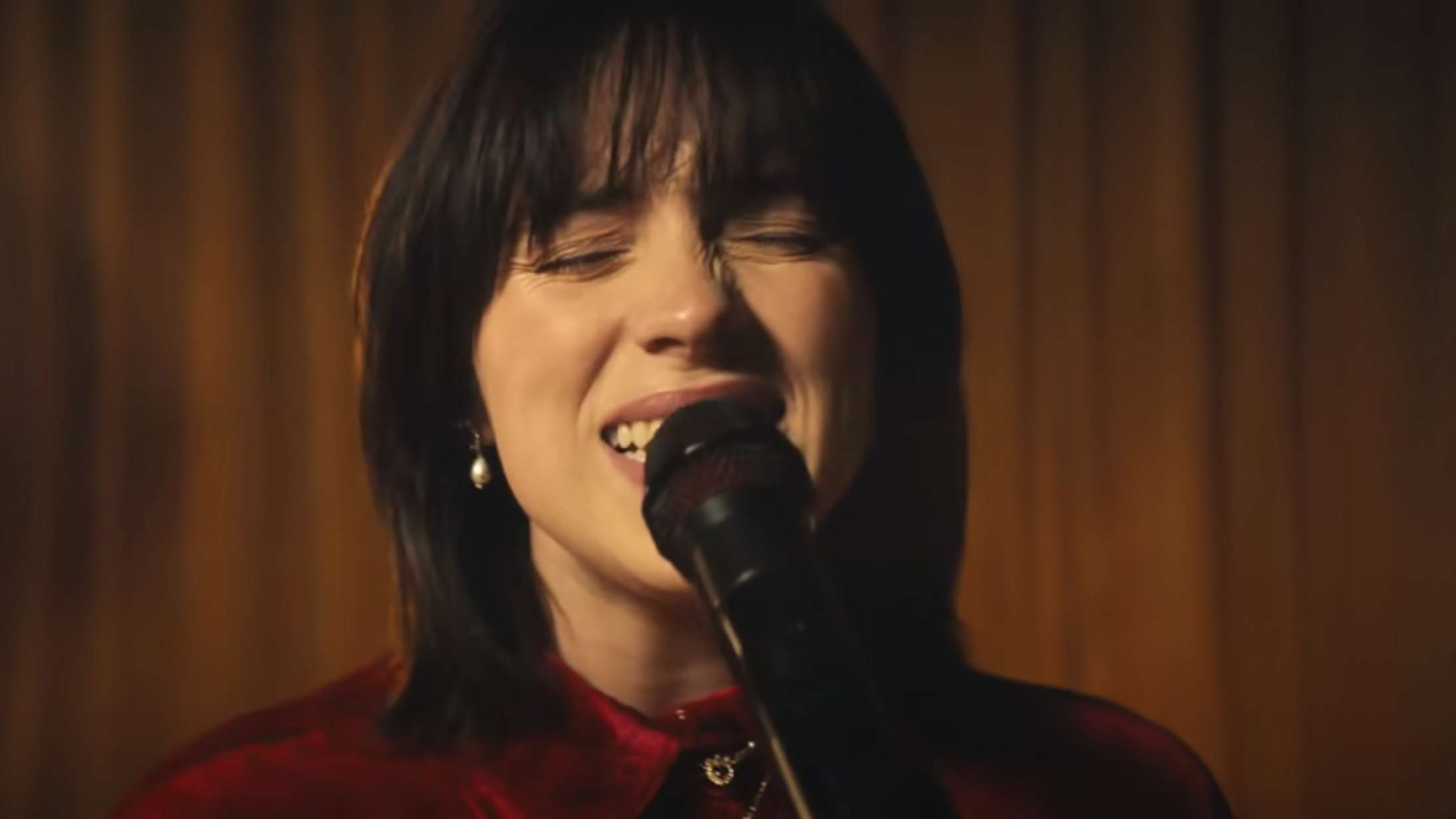 Se Billie Eilish’ intime, akustiske udgave af ‘Billie Bossa Nova’ i ny Gucci-video