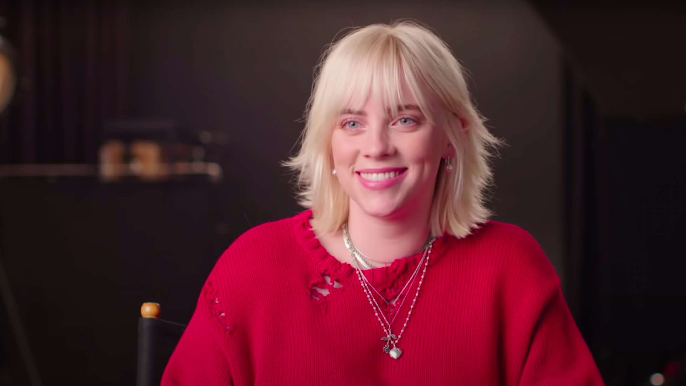 Billie Eilish krummer tæer over sine tidligere svar, når hun laver det samme videointerview for femte år i træk