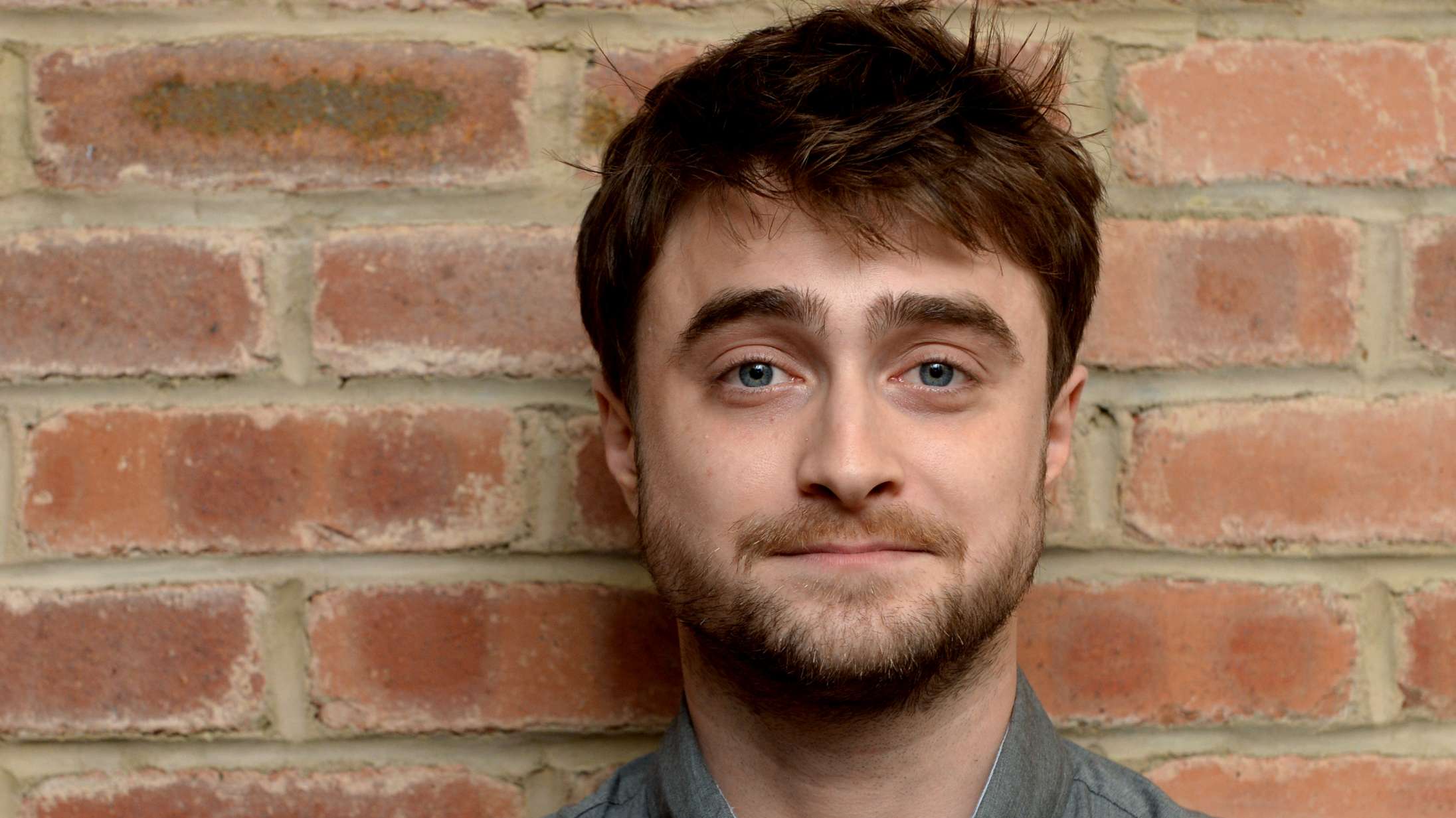 Se første billede af Daniel Radcliffes transformation til Weird Al Yankovic i ny film
