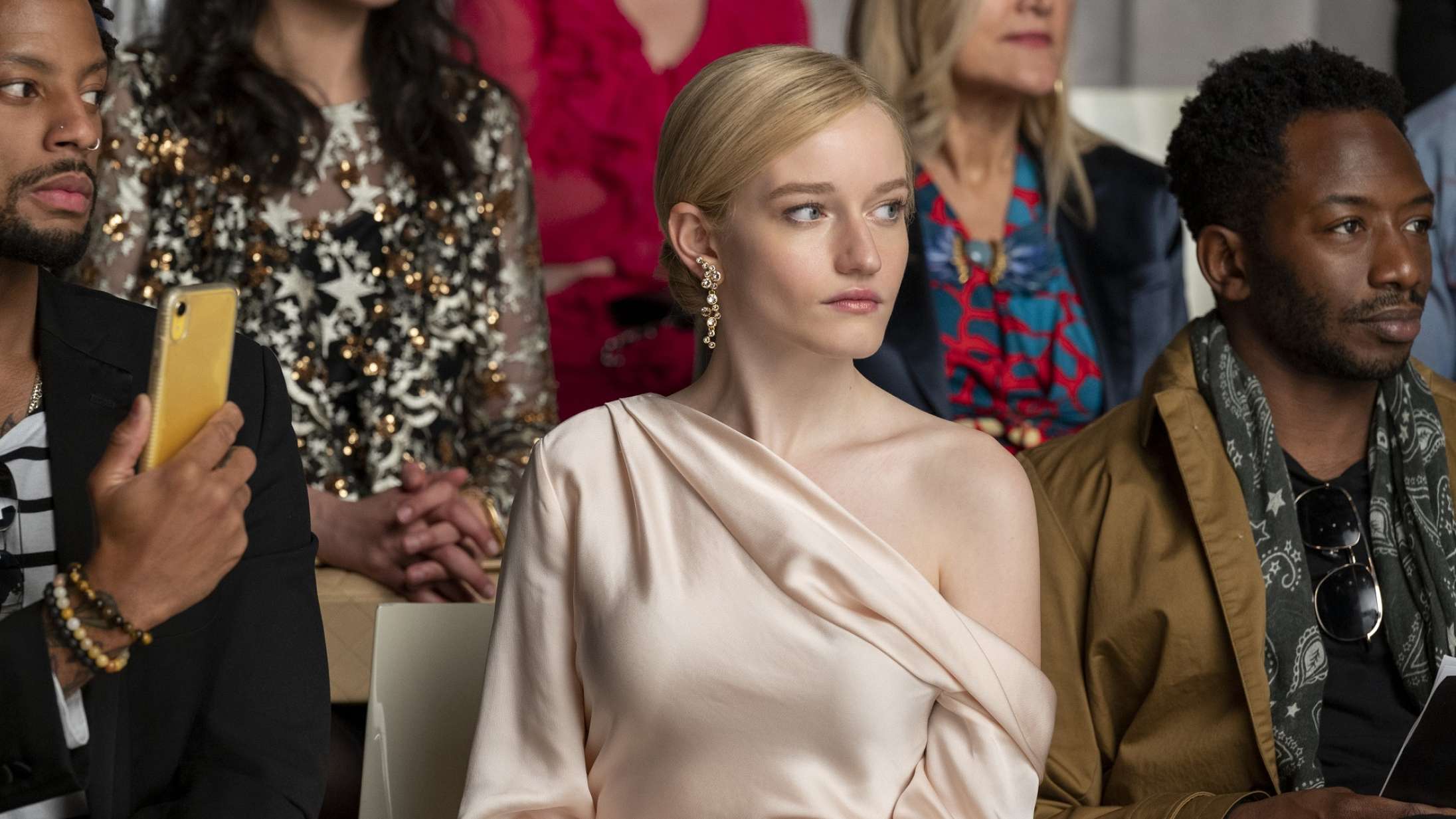 ‘Bridgerton’-skaber klar med serie om berygtet storsvindler – se traileren til Netflix-dramaet ‘Inventing Anna’