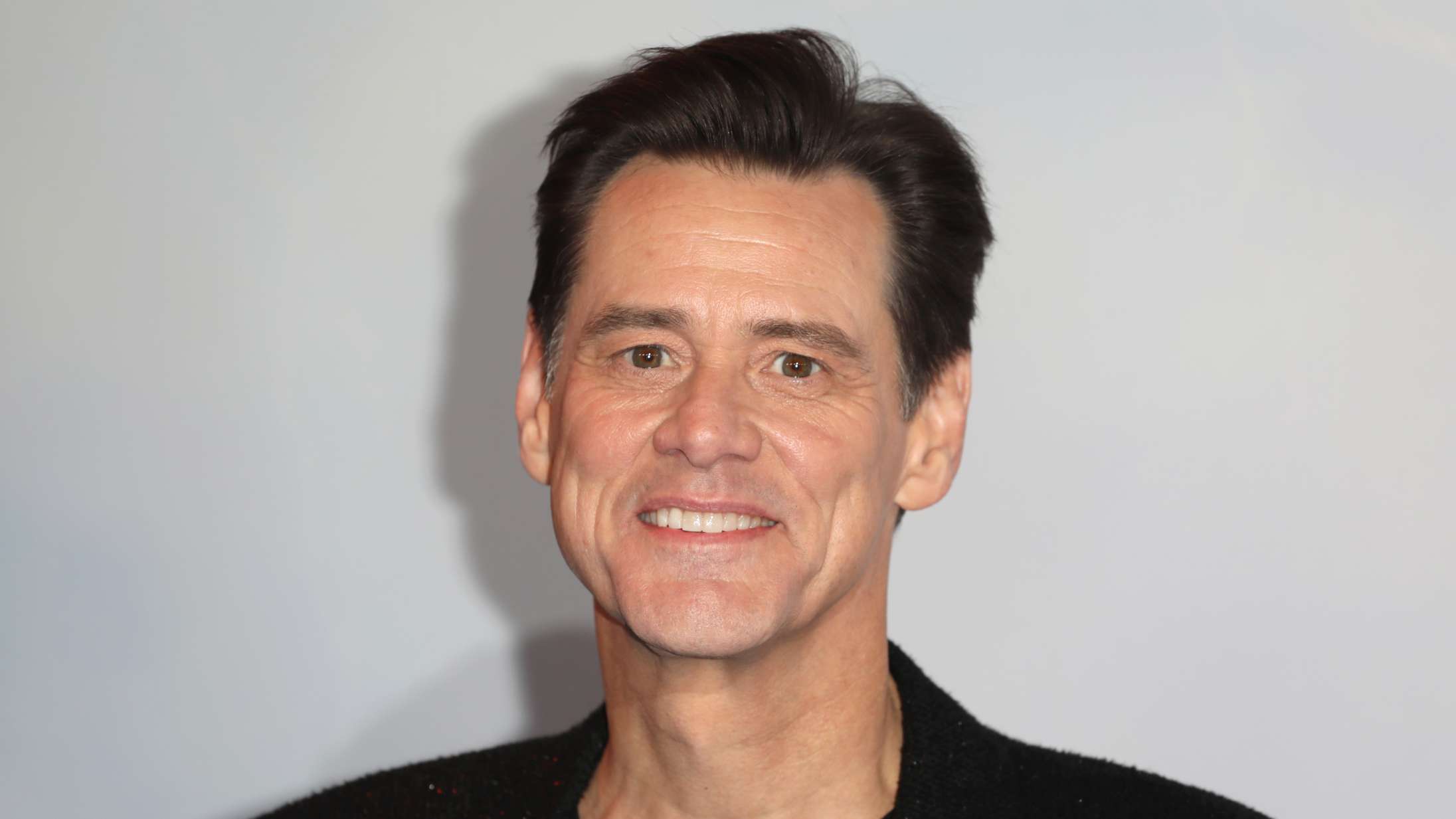 Jim Carrey siger, at Hollywood ikke har nogen rygrad efter stående klapsalve til Will Smith