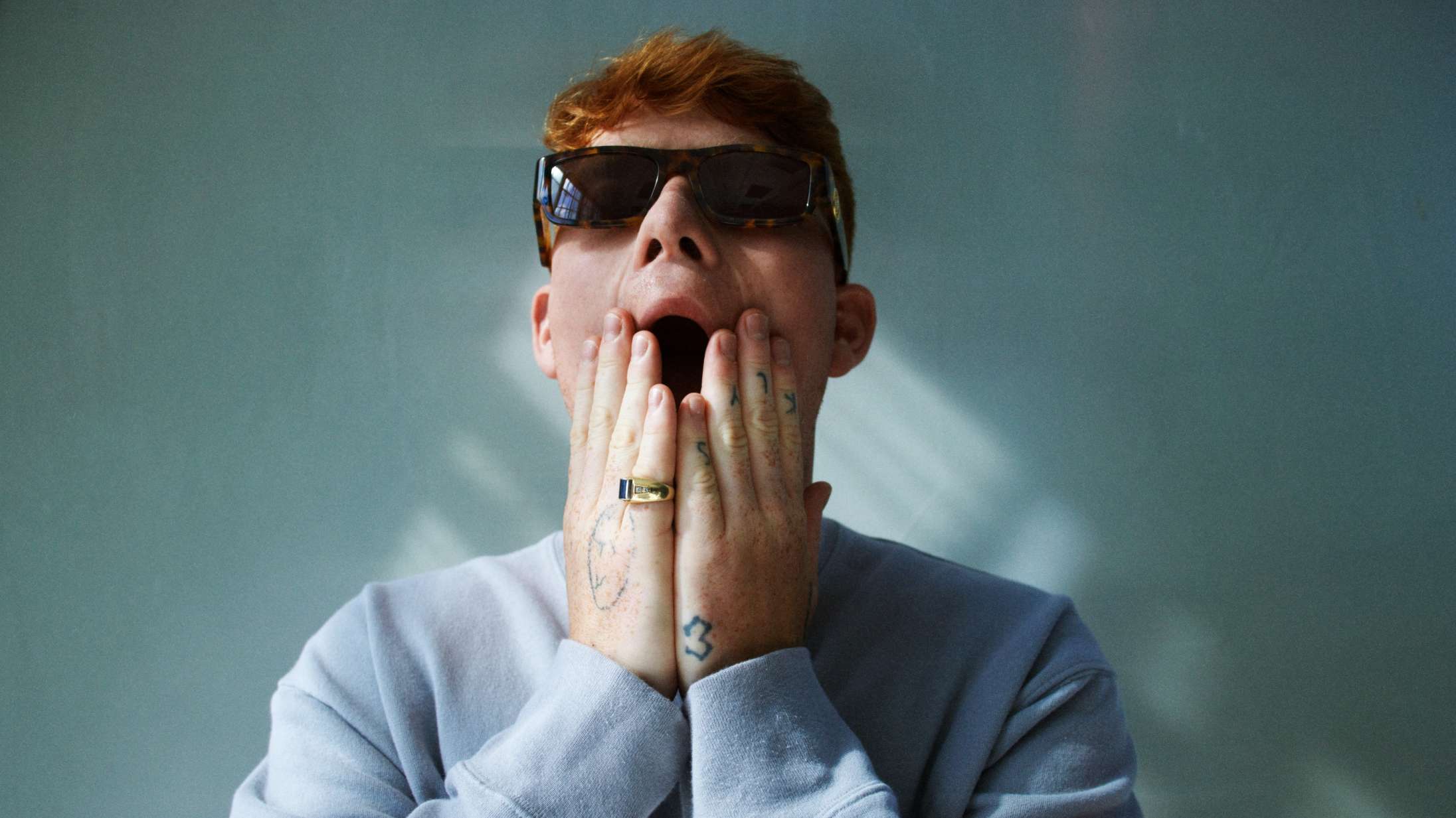 Karl William laver en 180-graders vending og filosoferer over tiden på det hiphoppede album ‘Ren’