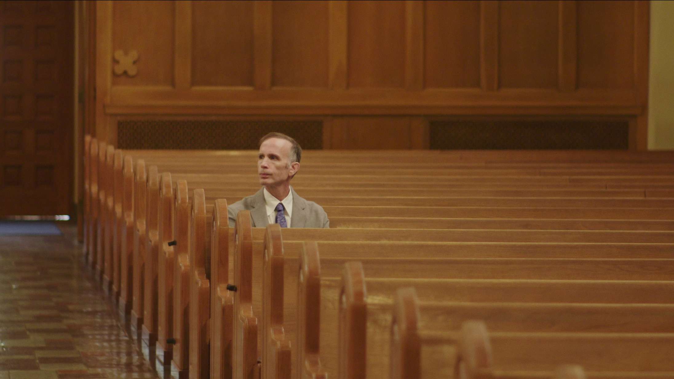 ’Procession’: Sjældent har det været så forløsende at se fuldvoksne mænd bryde sammen i gråd