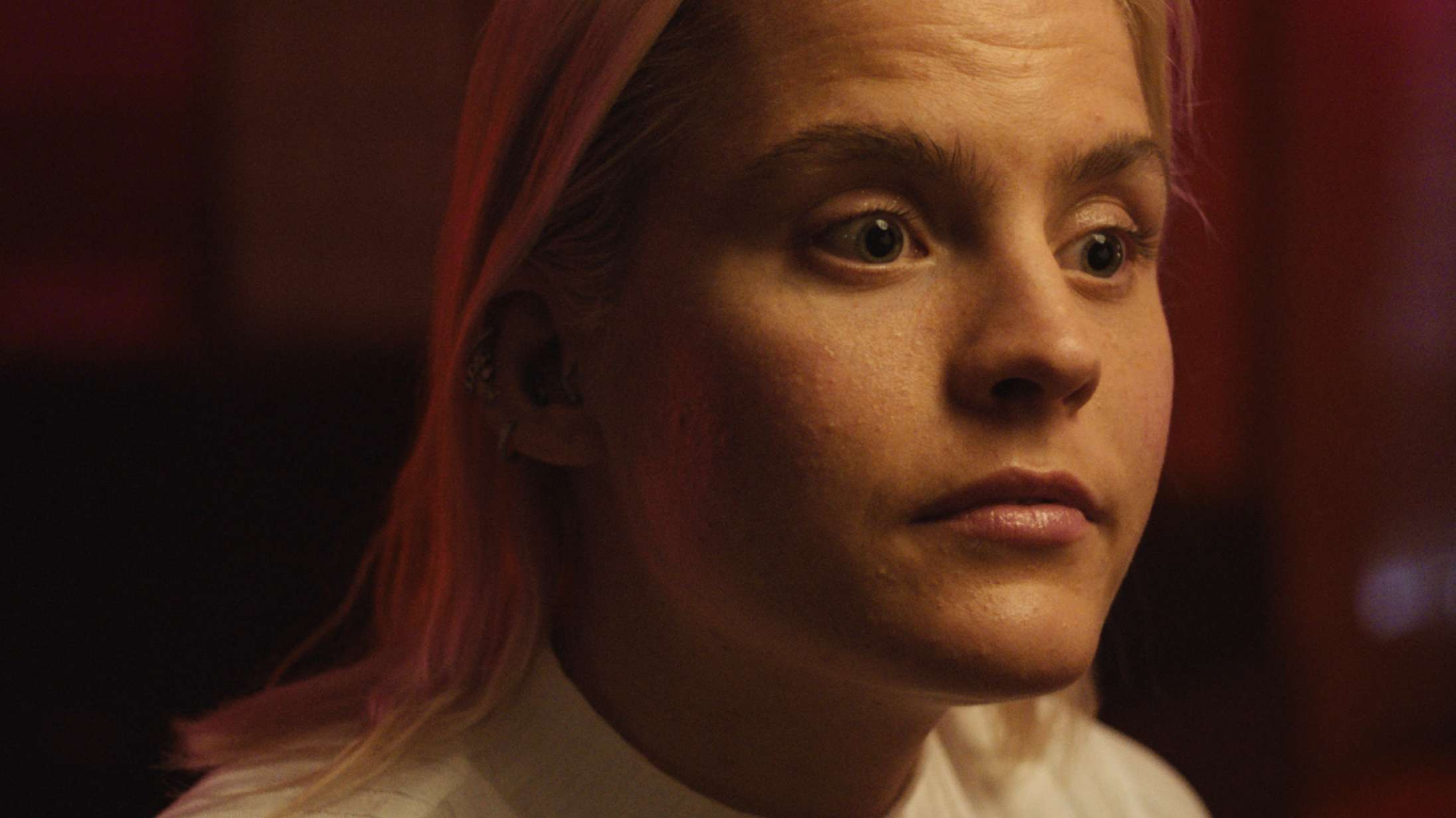 ‘Droppet’: Ulrikke Falch knalder sig fra kærestesorg i ny norsk breakout-serie