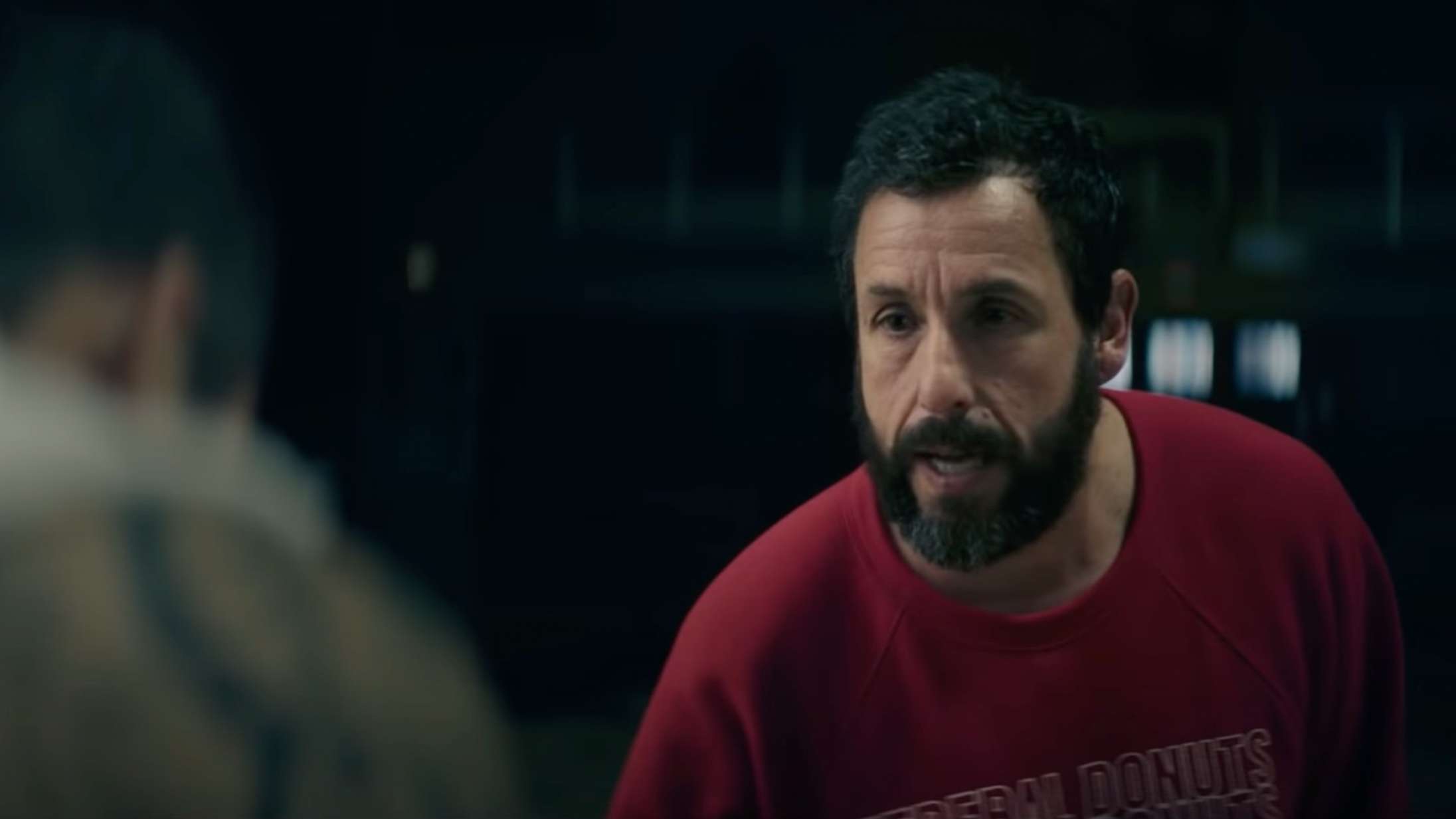 Se Adam Sandler som afdanket talentspejder i traileren til LeBron James-produceret basketballfilm