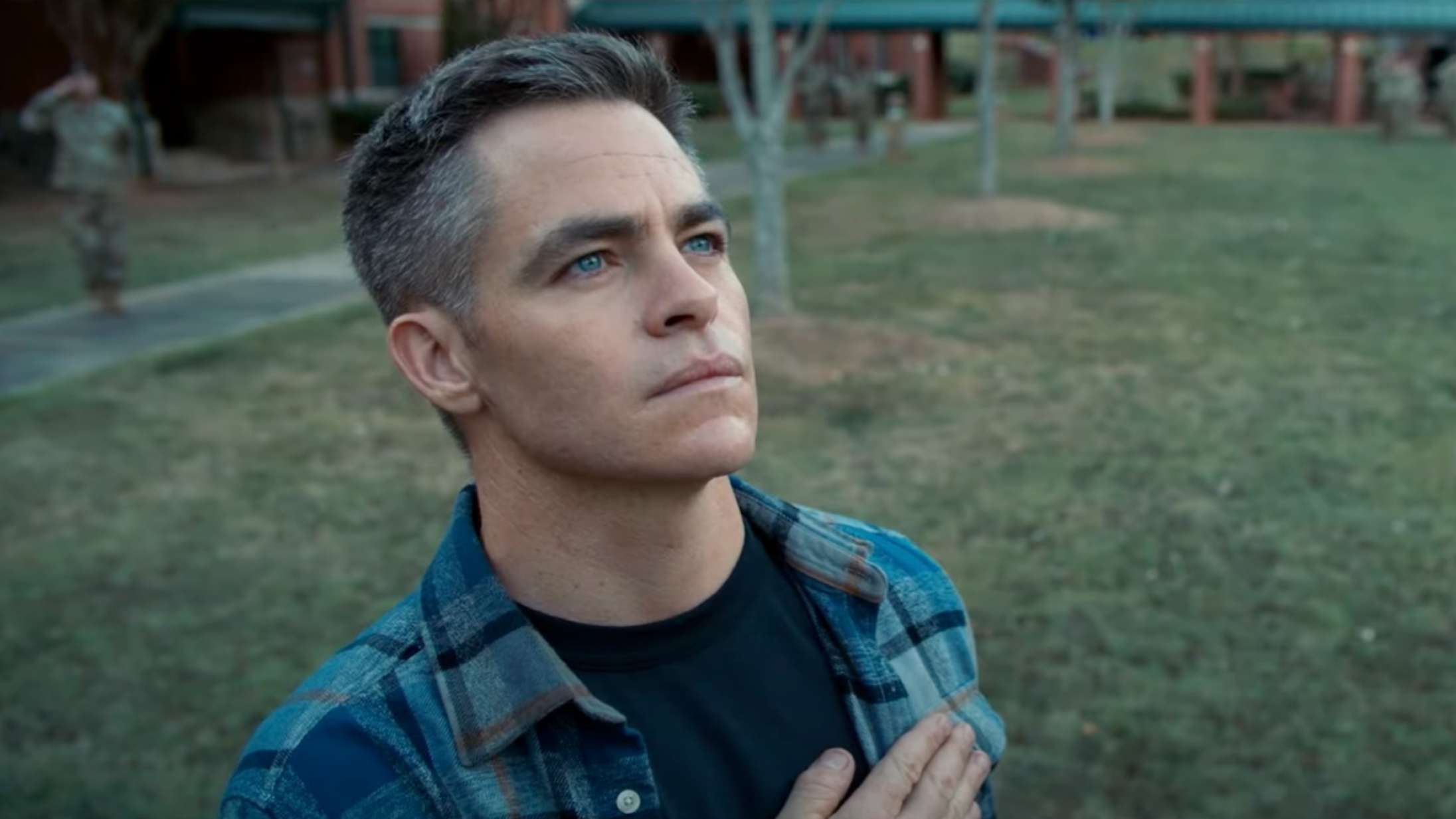 Chris Pine går fuld Jason Bourne i traileren til actionfilmen ‘The Contractor’