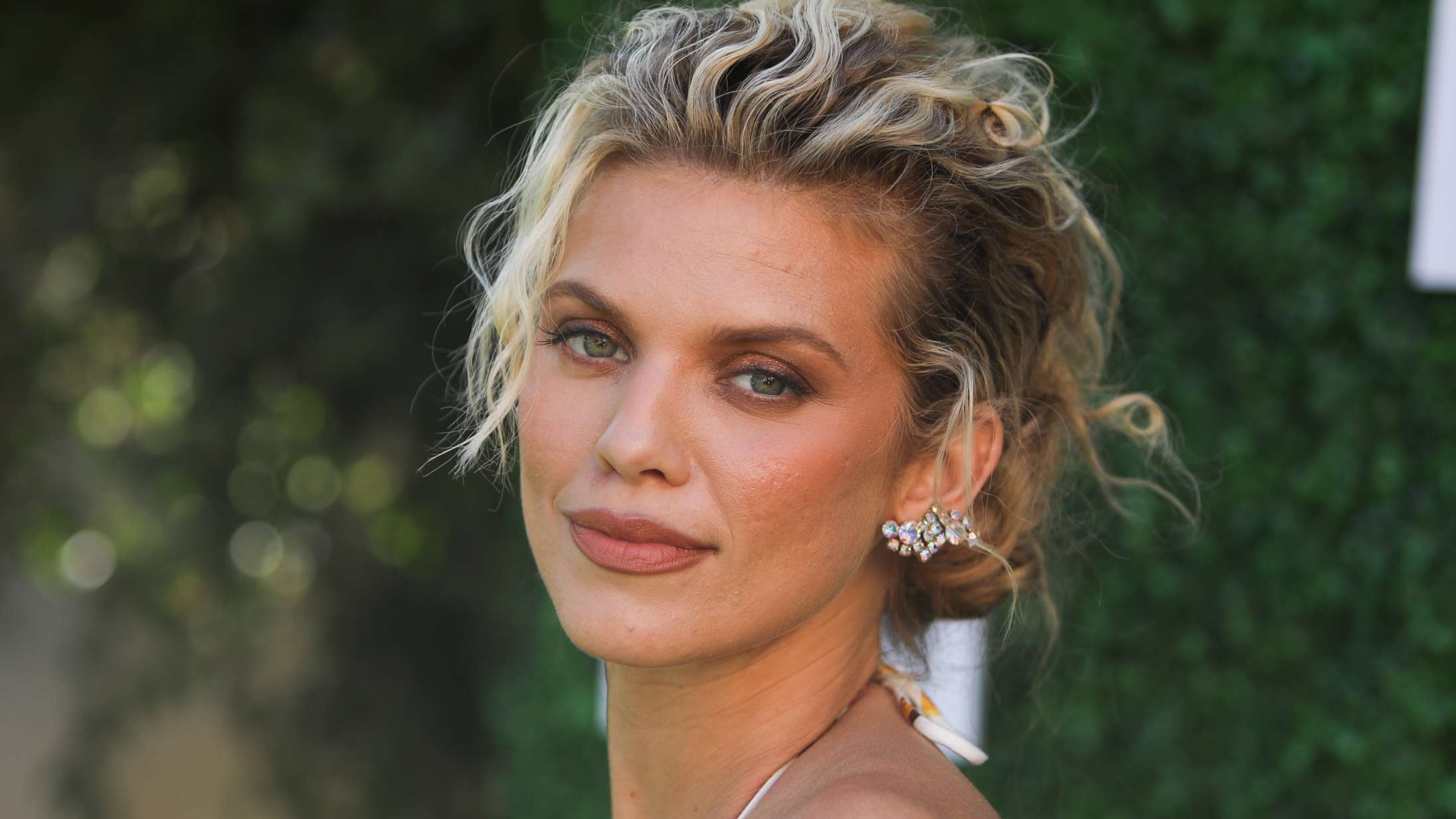 Skuespillers bizarre digt til Putin er den mest absurde video, du kommer til at se i dag