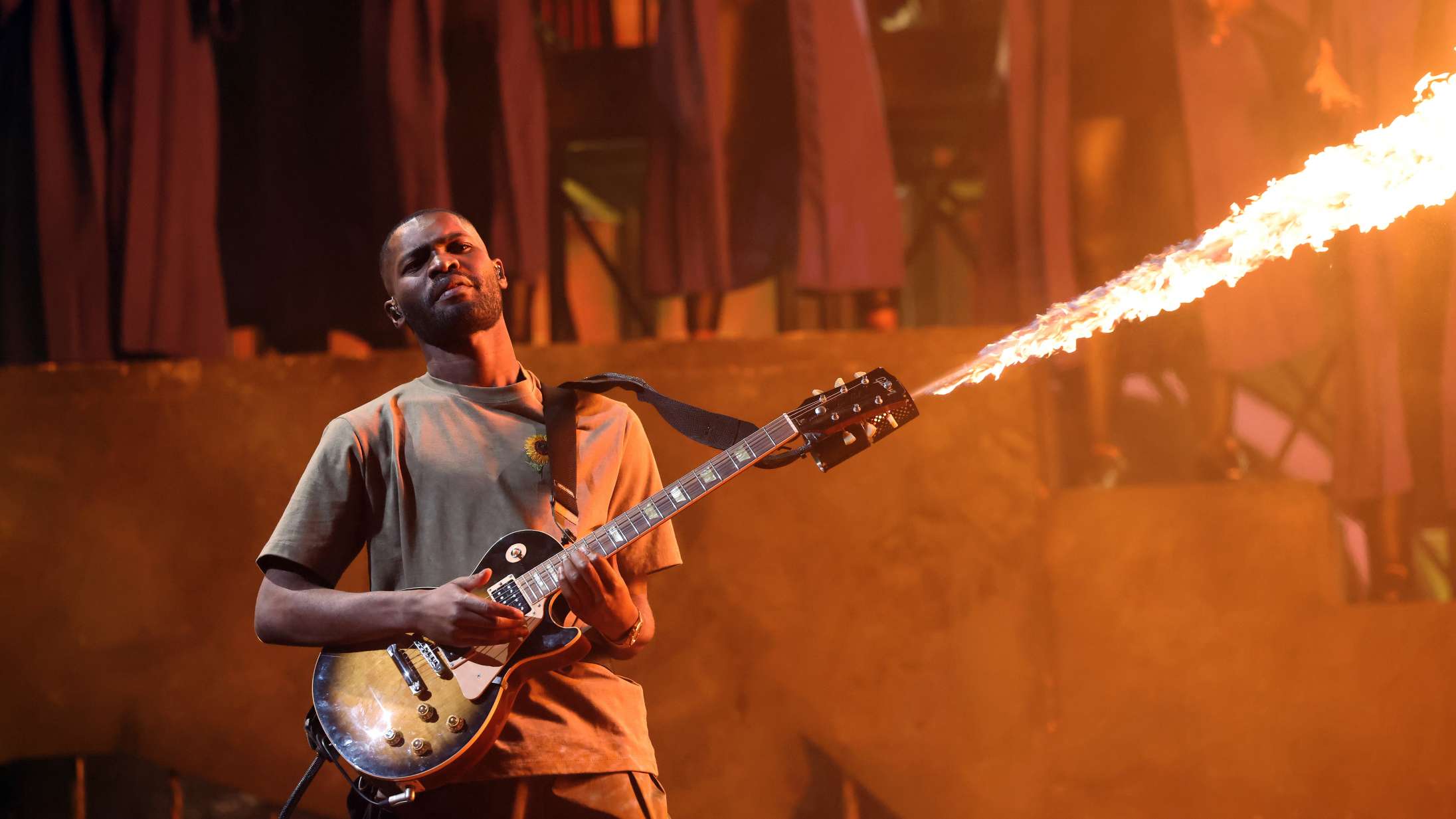 Den sande vinder til Brit Awards? Rapperen Daves flammekaster-guitar