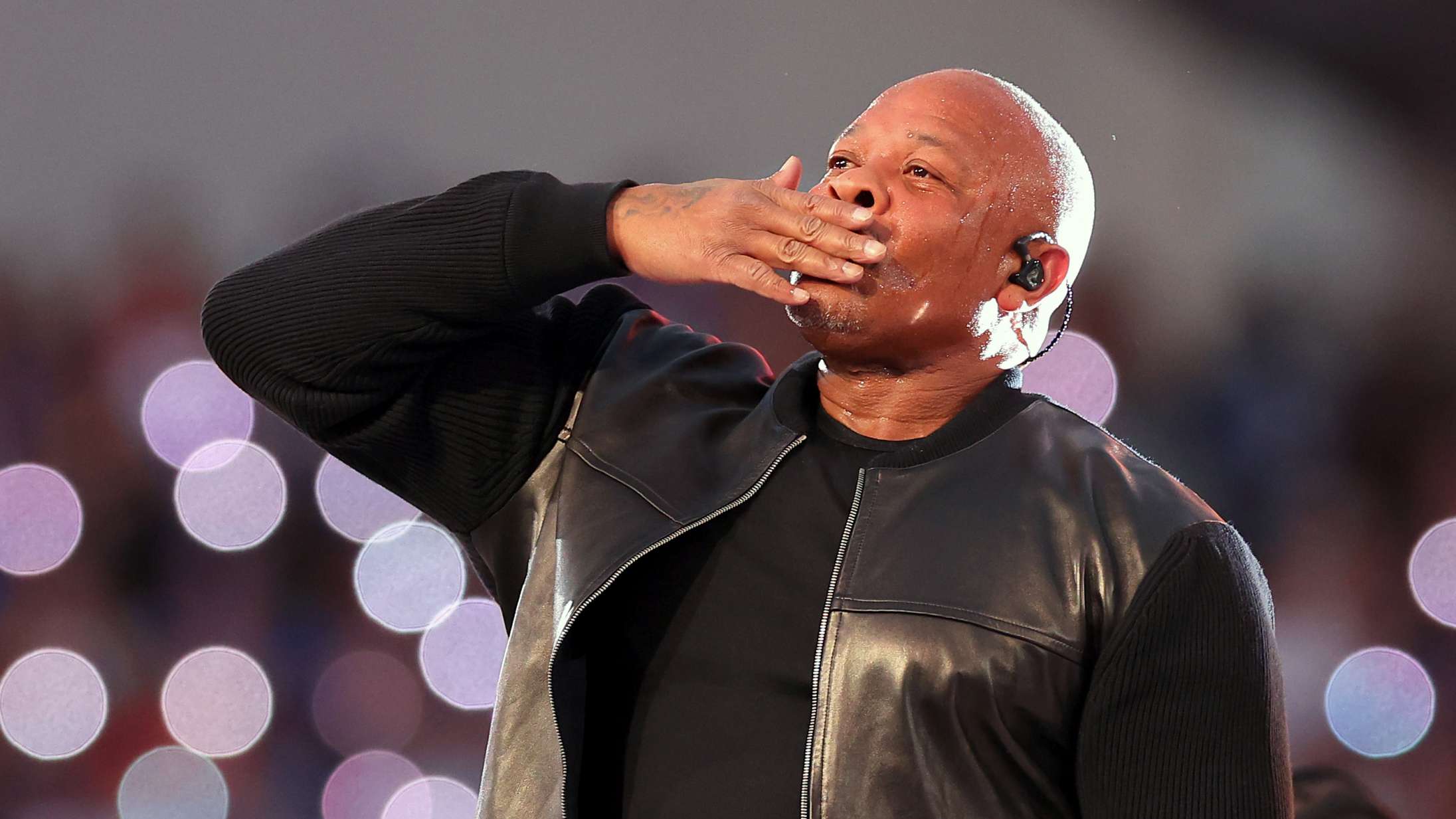 Lagde du mærke til Dr. Dres subtile klaverhyldest til 2Pac under Super Bowl?