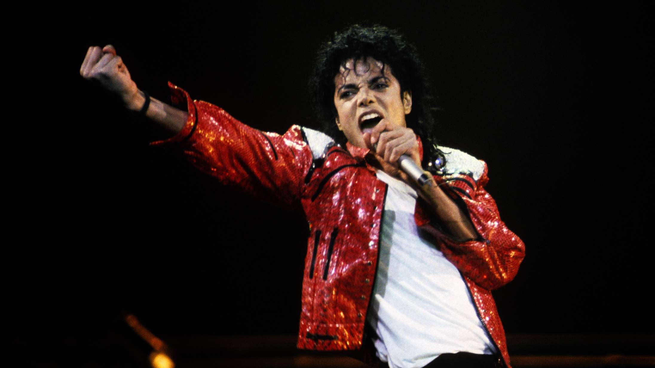 Michael Jackson dominerer hitlister i kølvandet på kontroversiel biopic