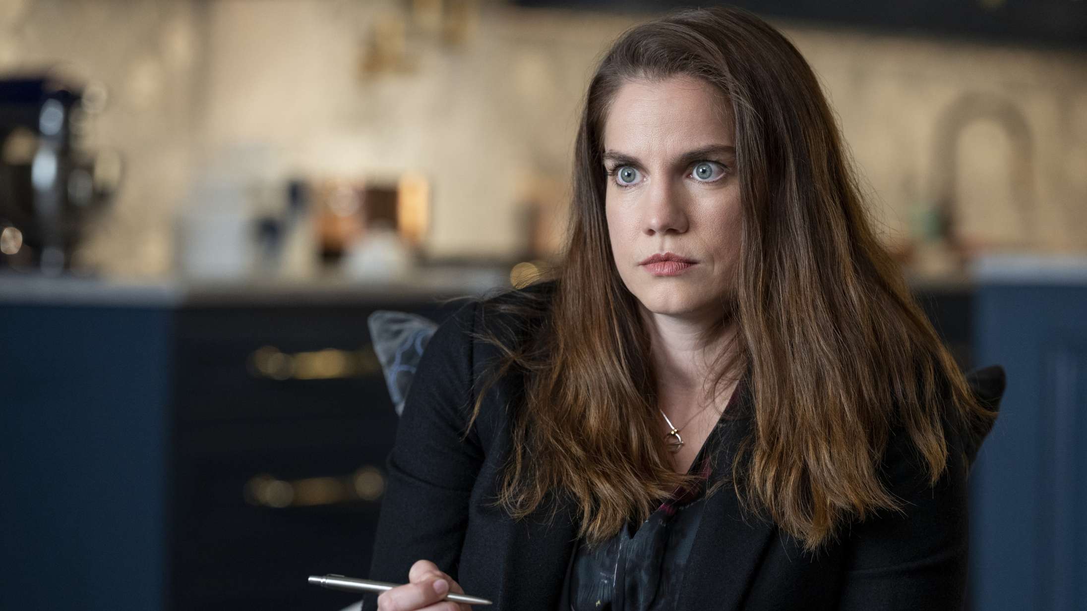 Komplet idioti: Hvad sker der for ’Inventing Anna’-journalisten i seriens klimaks?