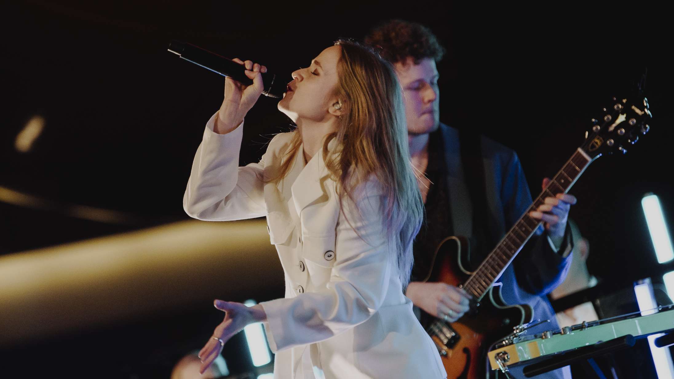 Dophas Crossover-koncert viste, at man ikke behøver sidde ned, bare fordi man er i Operaen