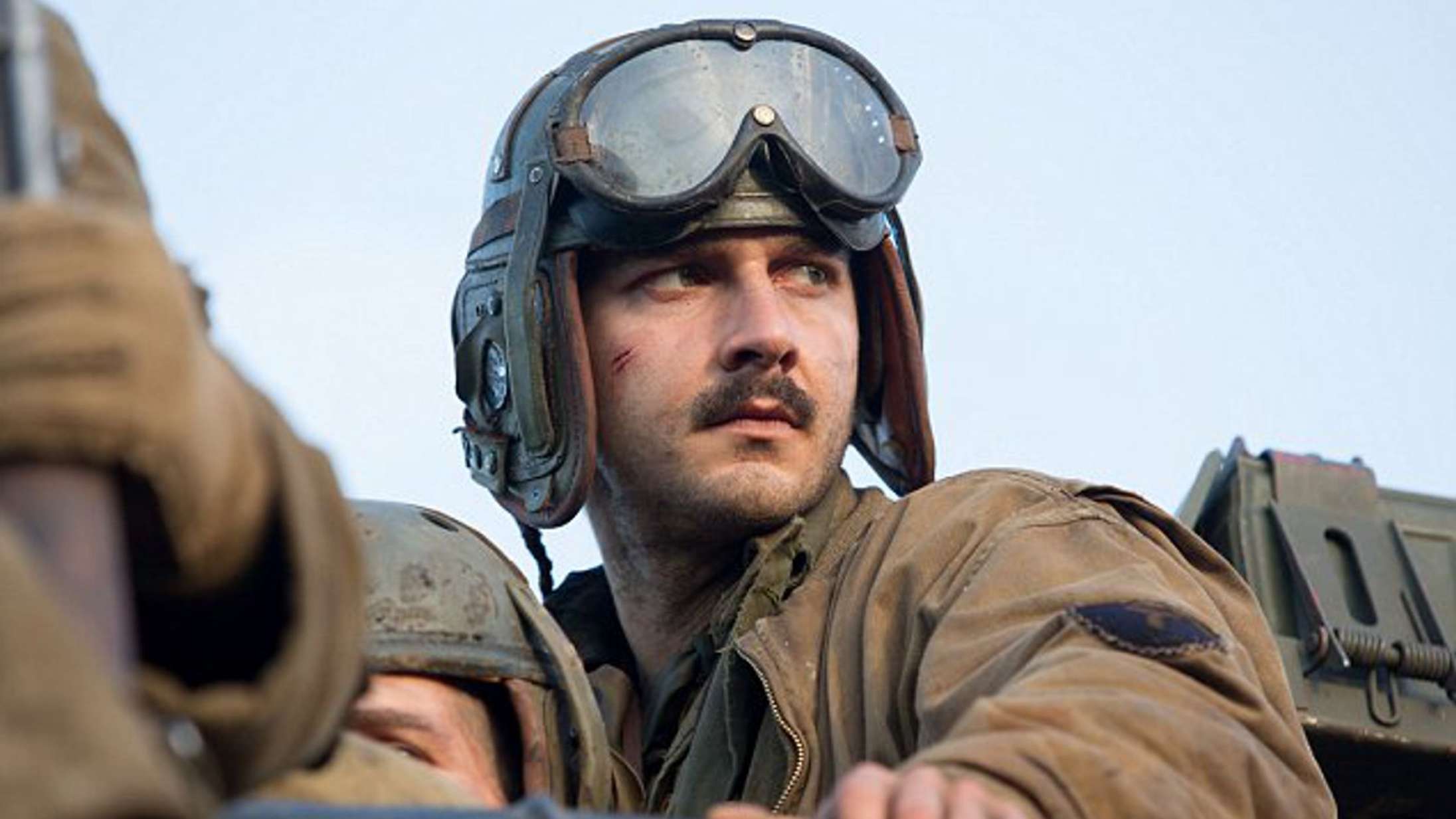 Brad Pitt måtte bryde ind, da Shia LaBeouf røg i totterne på Scott Eastwood under ‘Fury’-optagelser