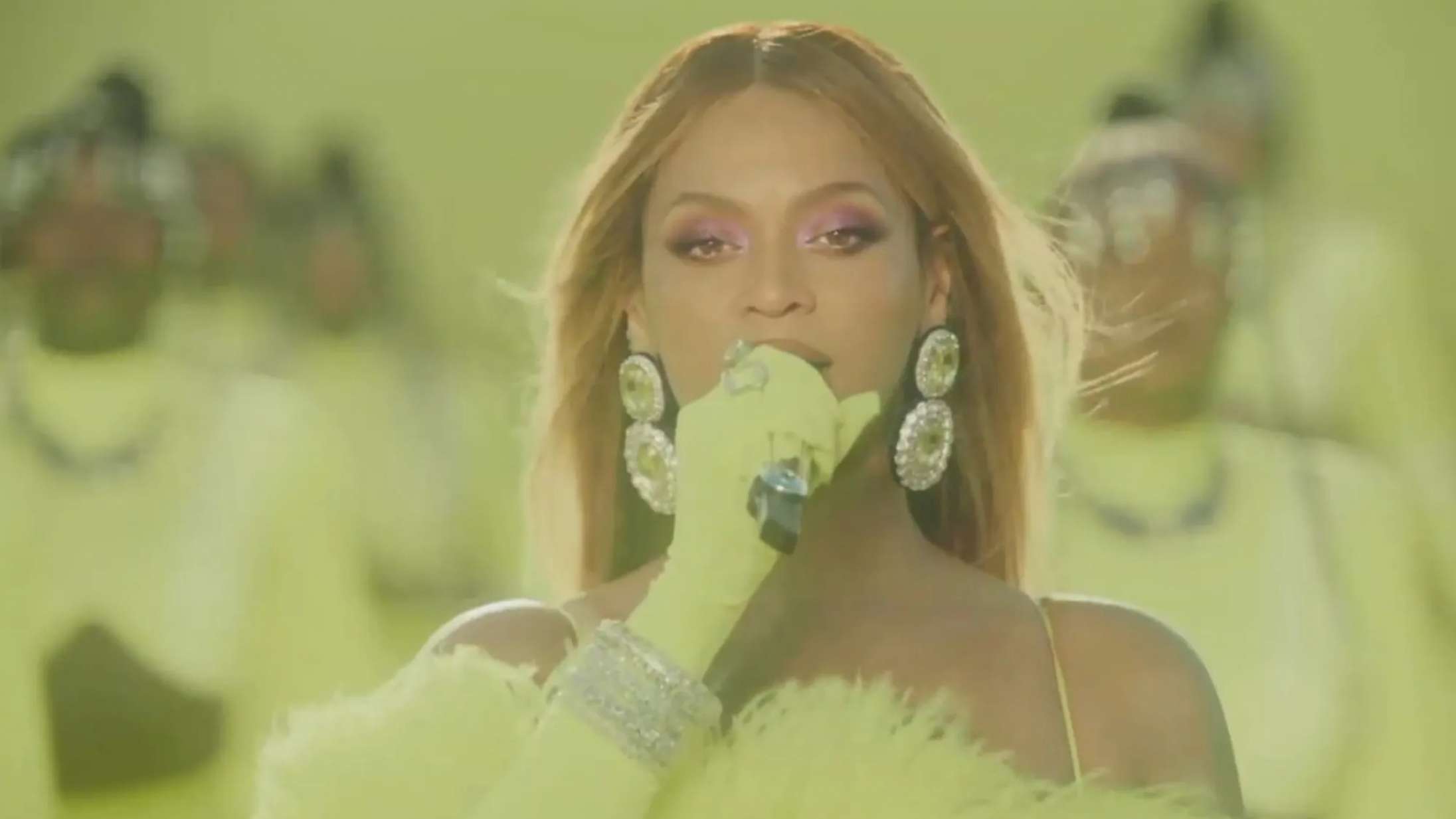 Beyoncé sendte Oscar-showet flyvende fra start – se hendes stort anlagte optræden