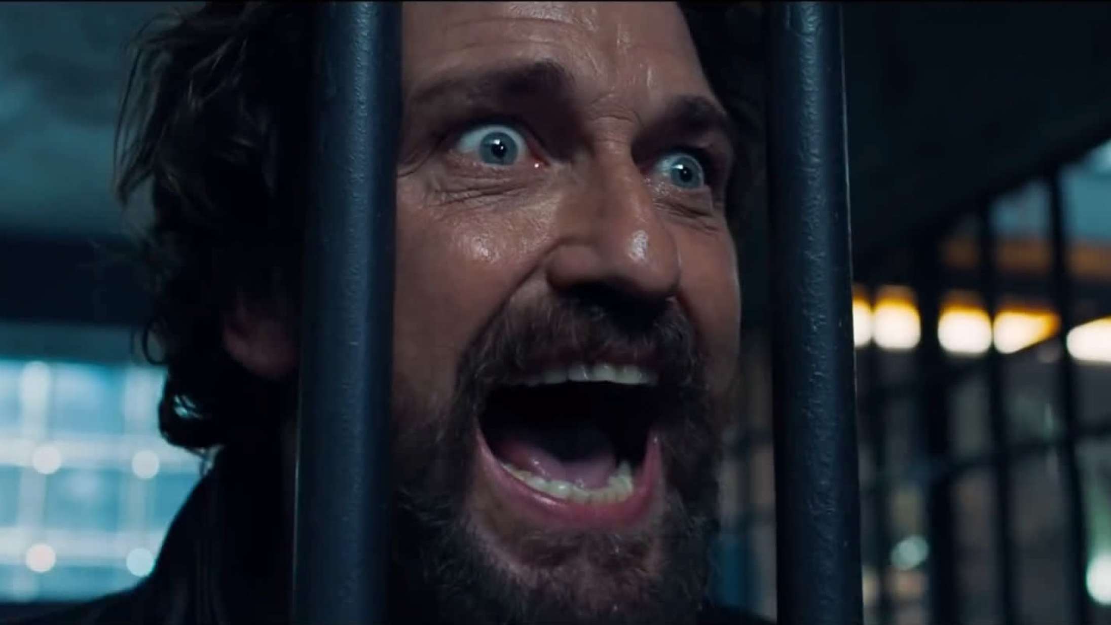 ’Copshop’: Røvere jagter politi i overraskende solid actionfilm