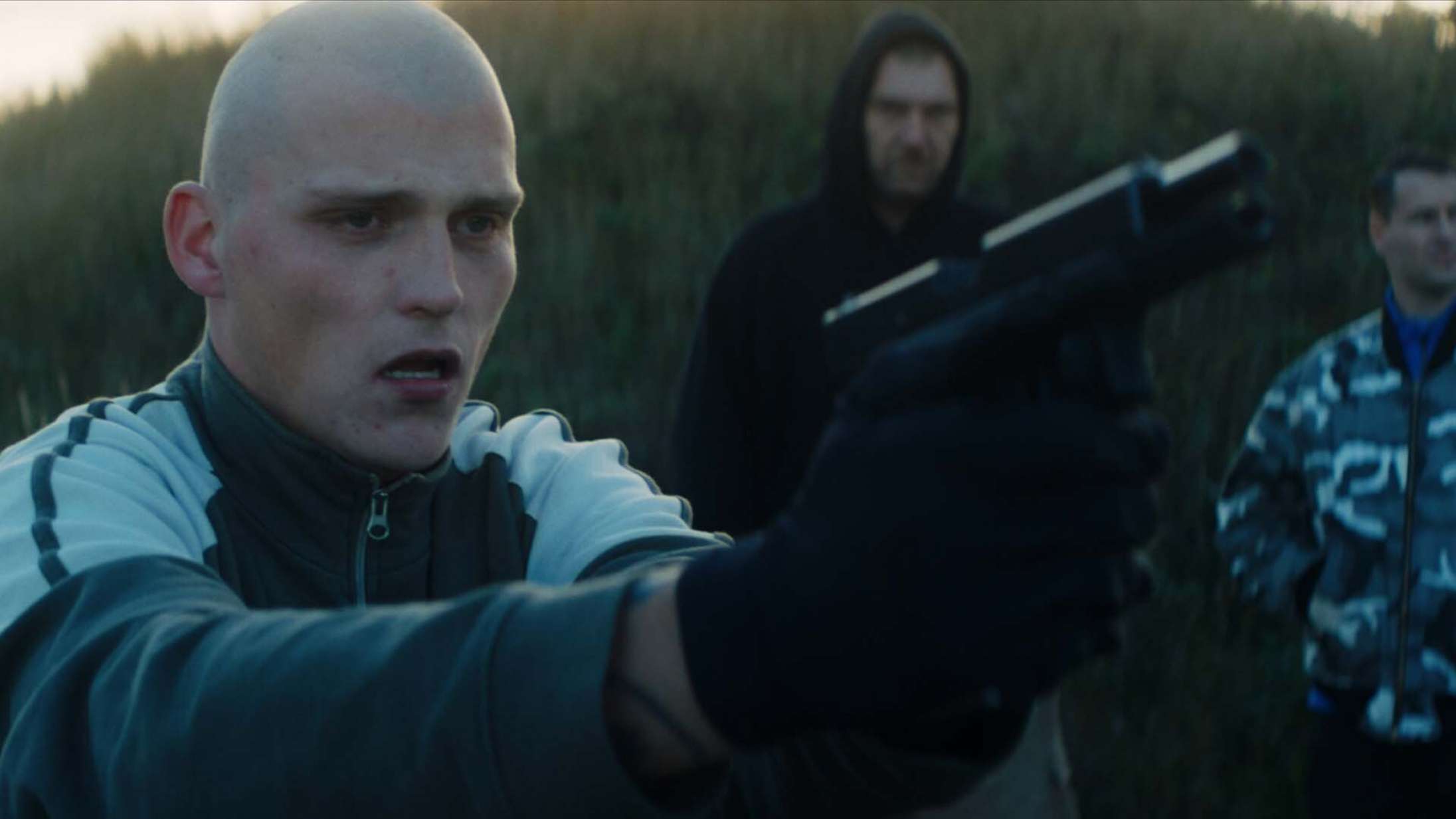 Se den hårdtslående-følsomme trailer til prequelserie til ‘2 døgn’ – ‘Frit land’