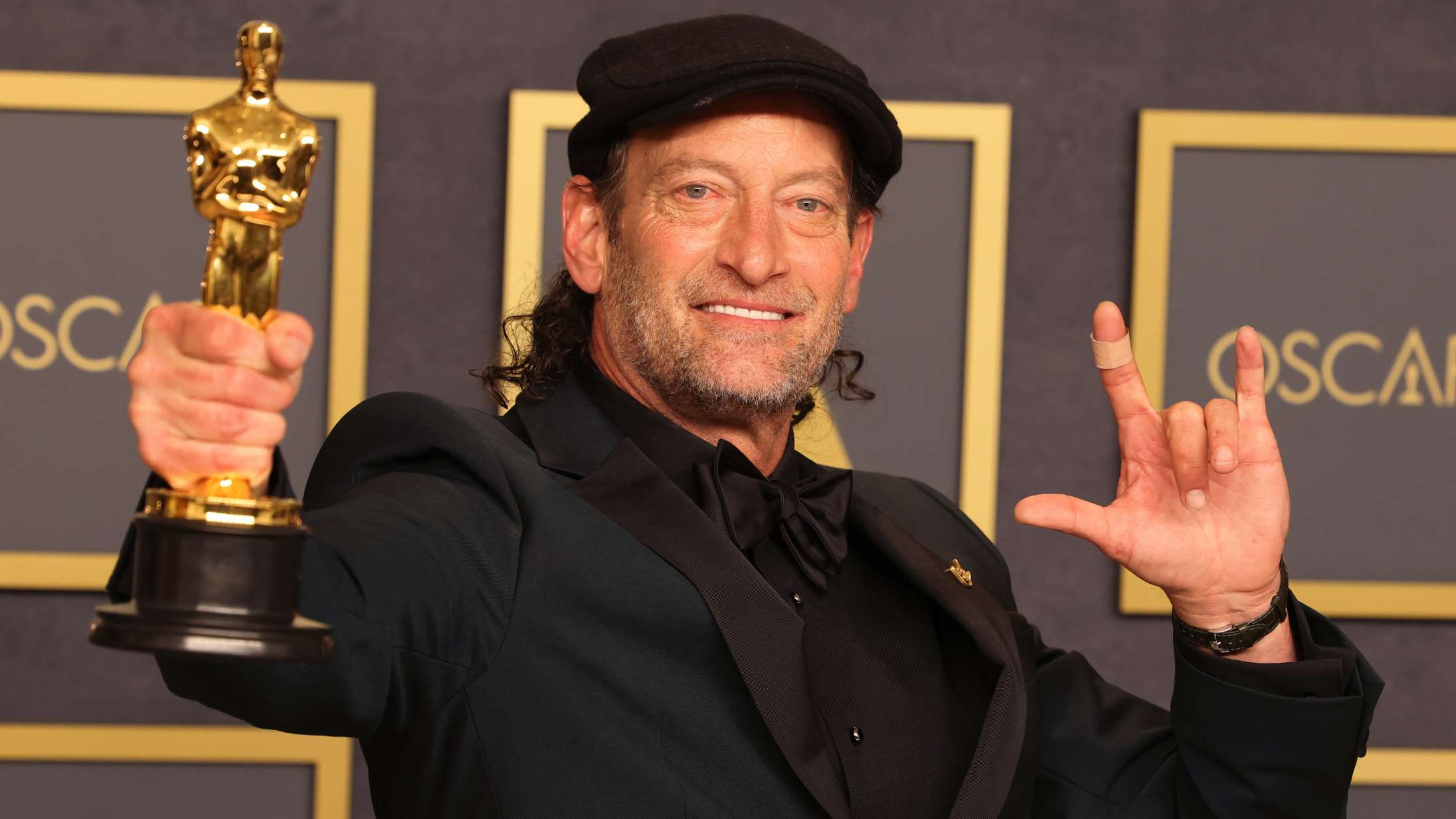 Derfor rev Apples døvedrama Oscar-statuetten ud af hænderne på Netflix’ auteurwestern