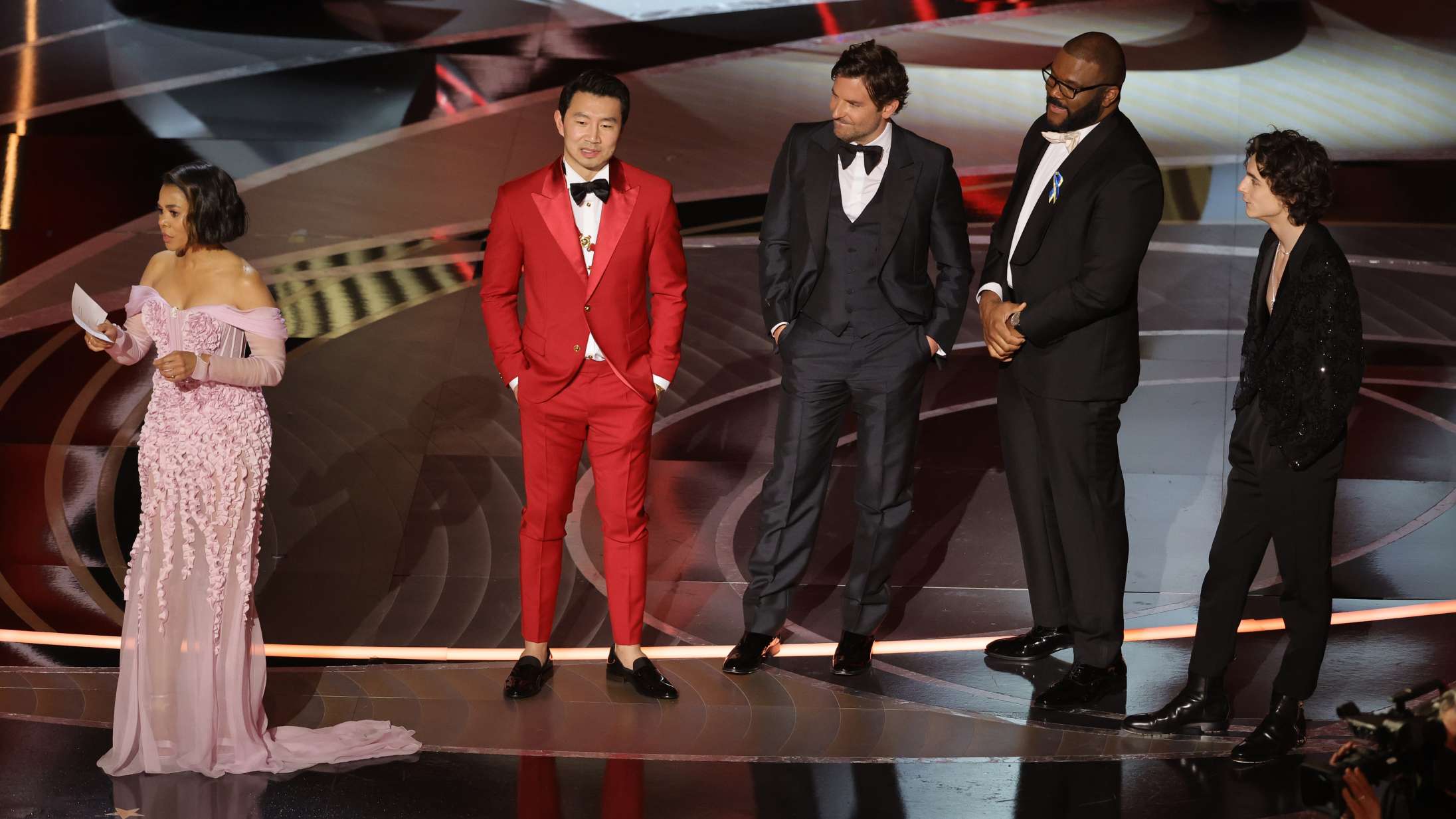 Oscar-vært giver PCR-test til de smukkeste Hollywood-mænd med sin tunge