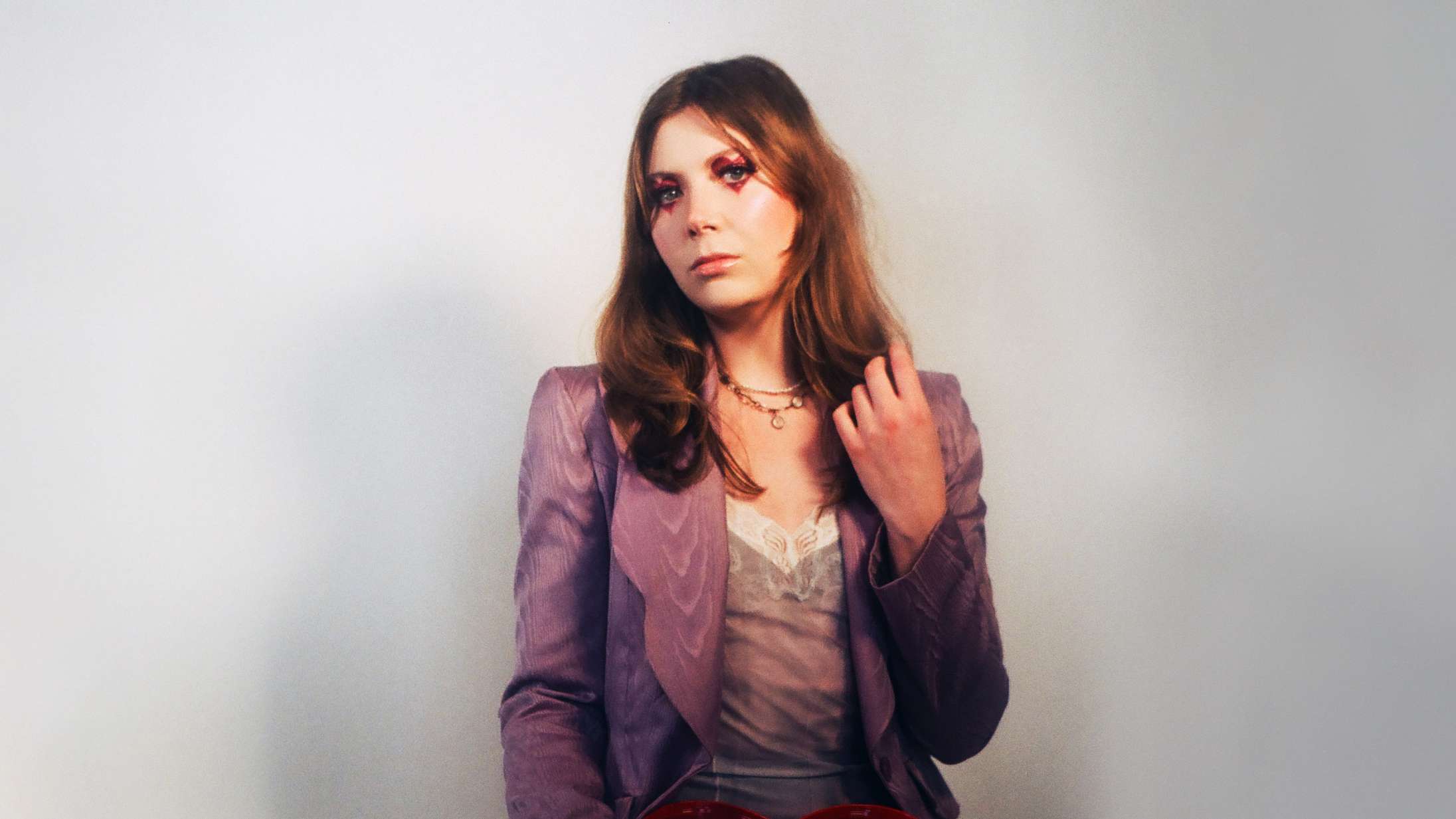 Premiere: Poptalentet Kamma synger om tårernes forløsende effekt på ‘Crying Again’