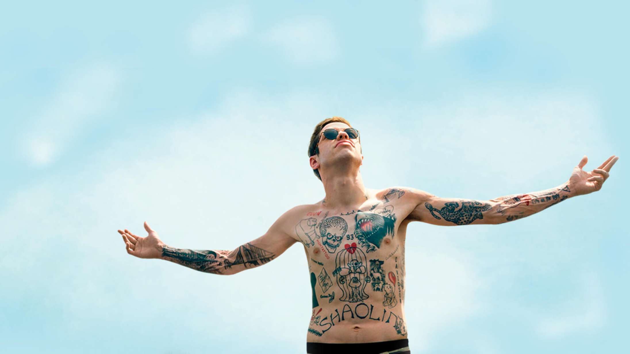 Pete Davidson har fået brændemærket Kim Kardashians navn på sit bryst