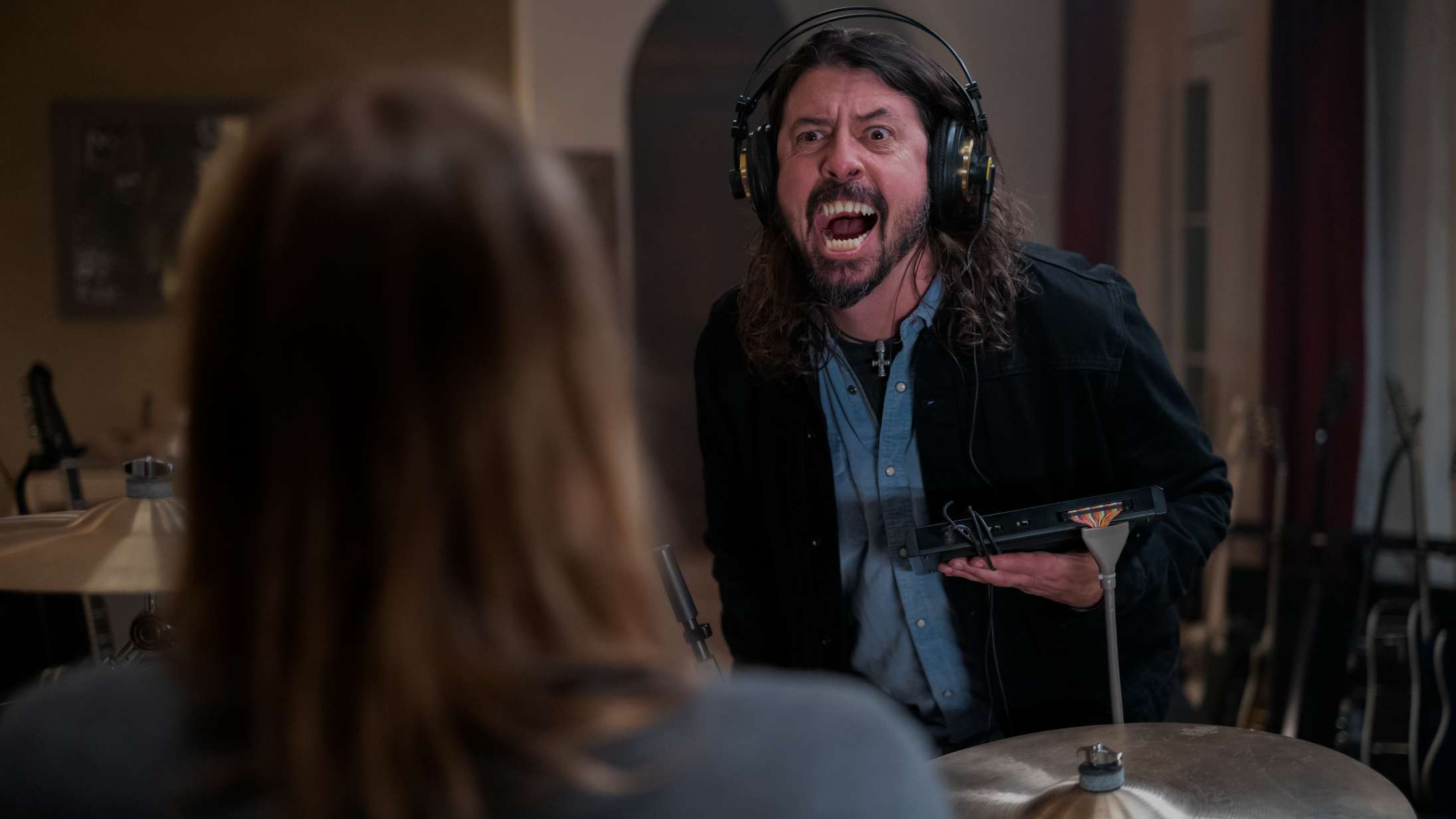 ‘Studio 666’: Dave Grohl kører ego-show i kikset horrorkomedie