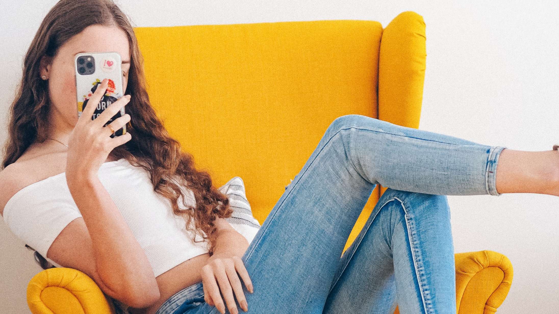 Russiske influencers bryder sammen i videoer efter Ruslands Instagram-forbud