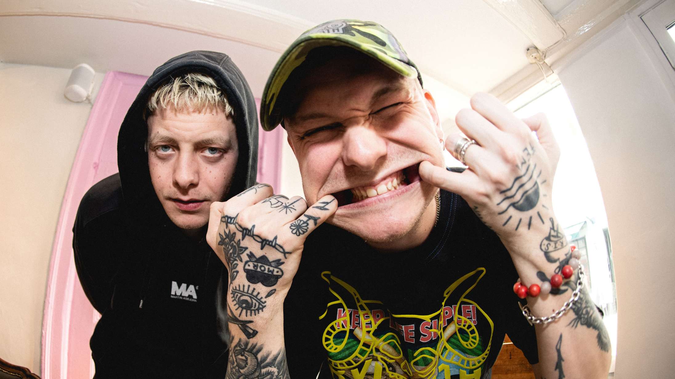 Ugens Top Tracks: Hvem havde troet, at kapitalismekritik kunne være så sjovt som på Fabräks ‘Halleluja’?