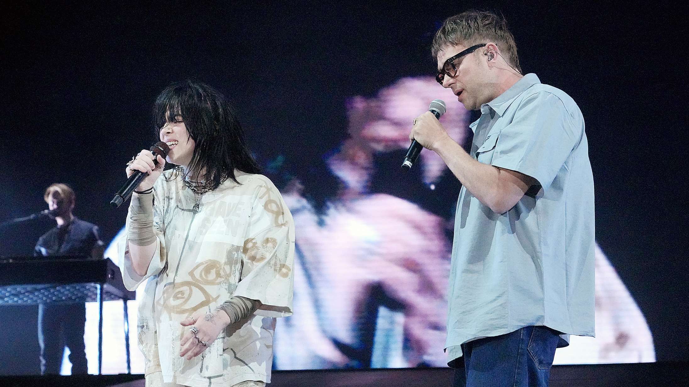 Billie Eilish hev Damon Albarn med på scenen til Coachella – se nogle af højdepunkterne fra koncerten