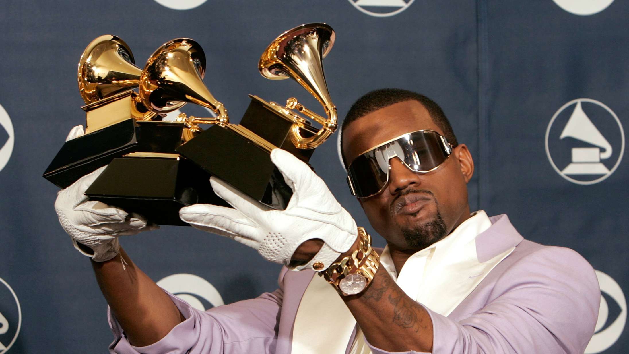 Kanye West – bandlyst fra at optræde til årets Grammys – vinder to Grammy-priser