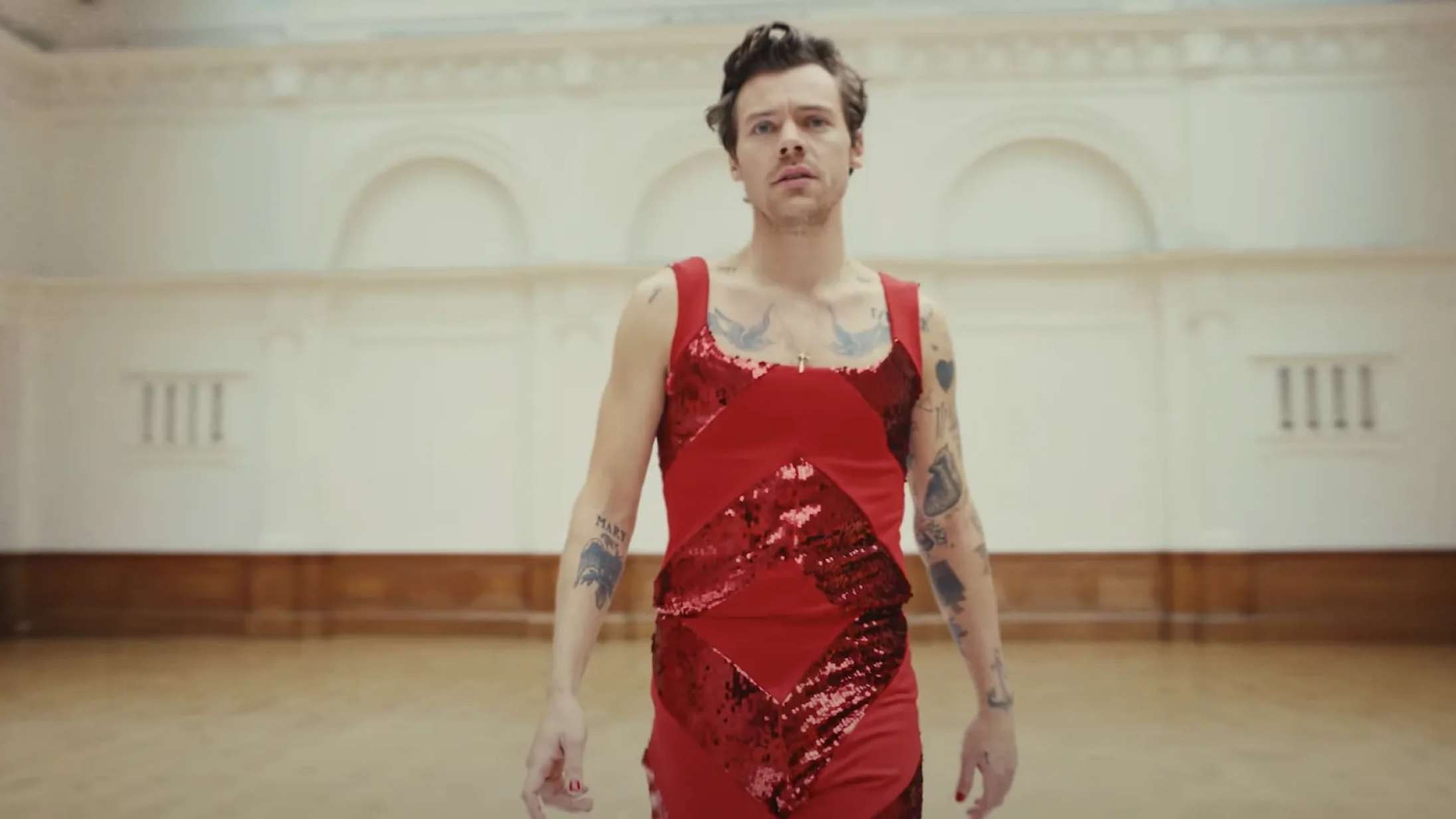Harry Styles deler første energiske ørehænger fra sit kommende album – se musikvideoen til ‘As It Was’
