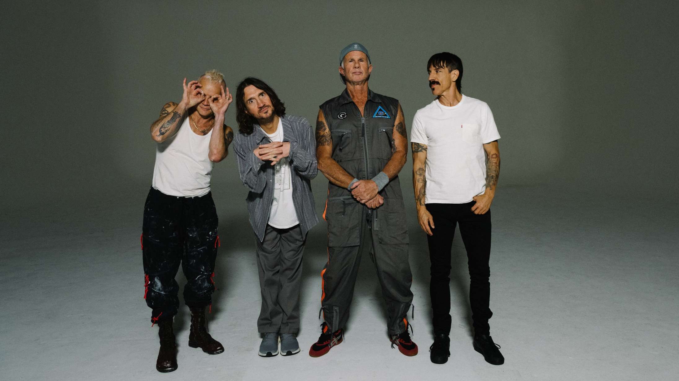 Populær Red Hot Chili Peppers-guitarist er tilbage efter et årti ude af bandet – men deres nye album er stadig ikke værd at høre