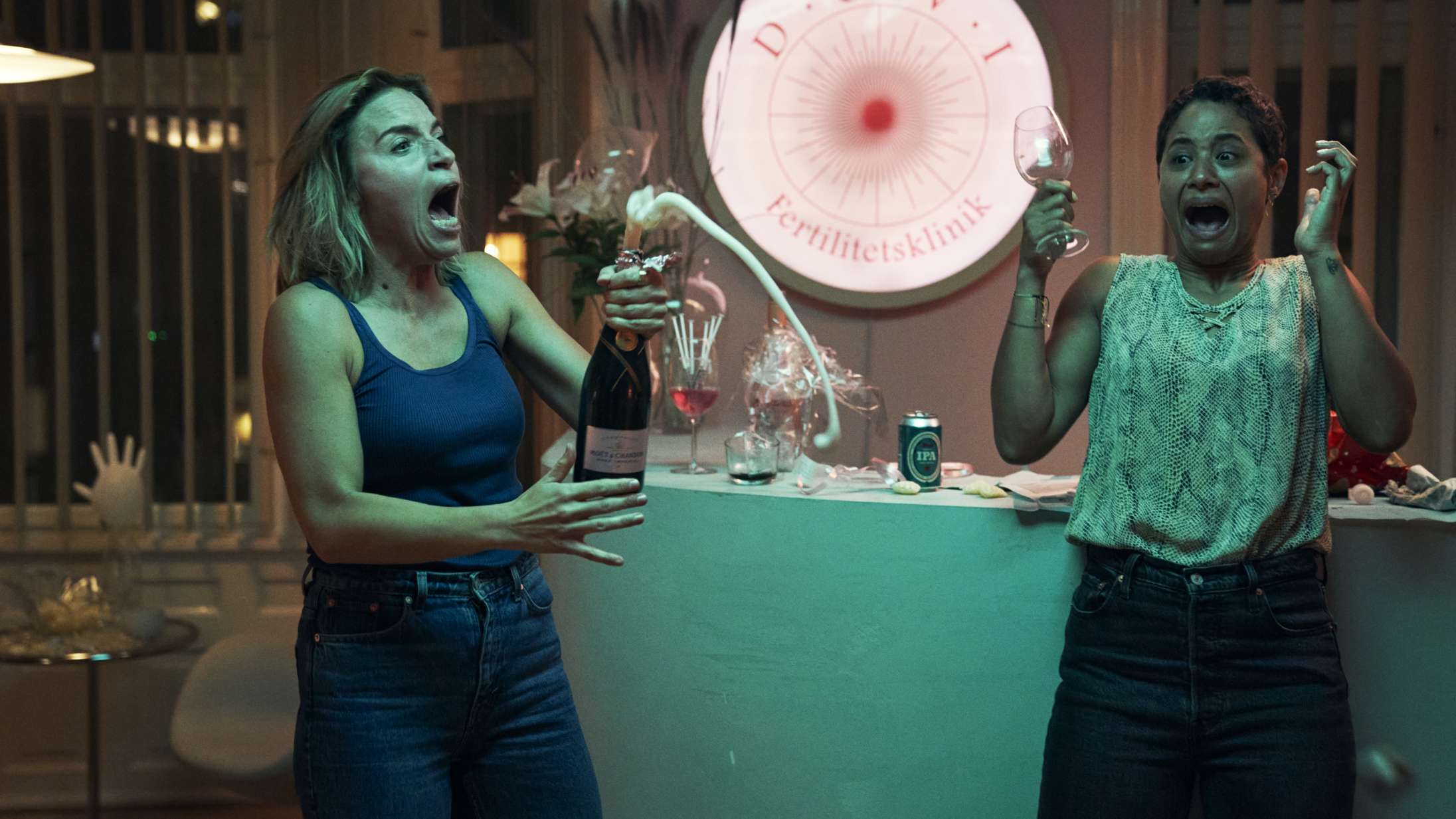 Se teaseren til Netflix’ første danske komedieserie – med en perlerække af unge talenter i front