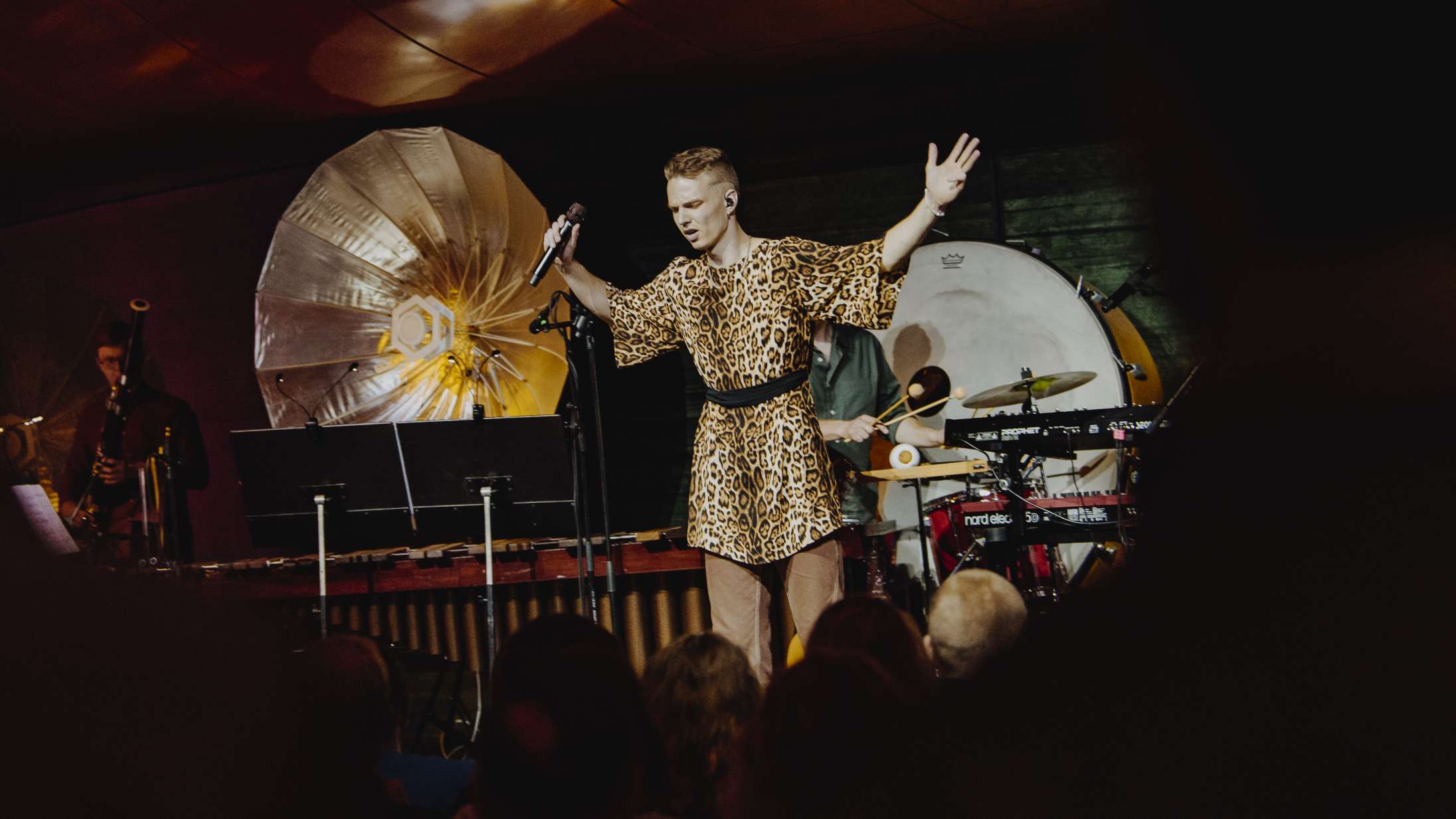 Søn beviste, at et selvudnævnt samtidsband sagtens kan flette fingre med verdens ældste orkester