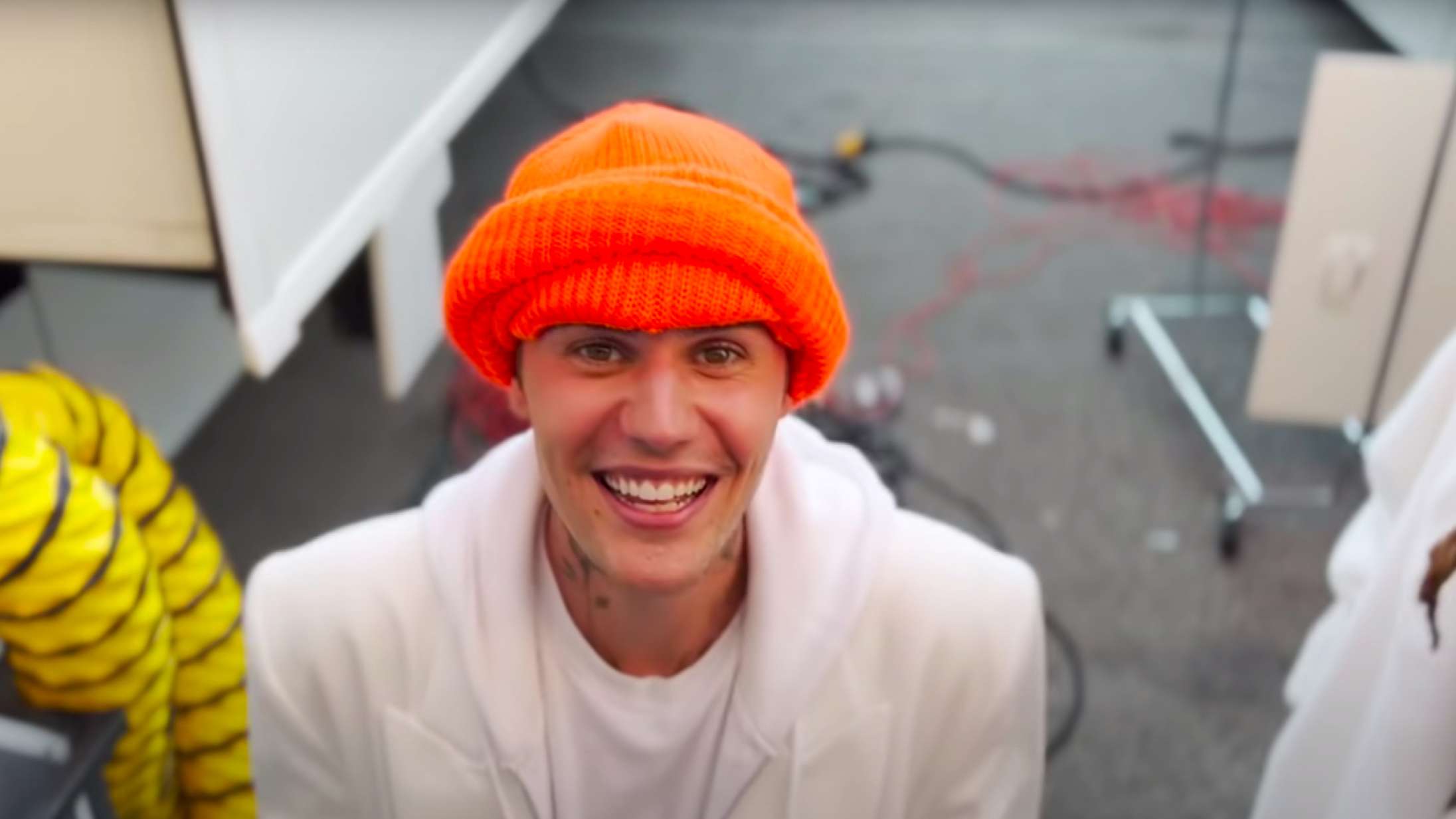 Maske på, guldkæder og rap-flows: Justin Biebers nye metavideo er … anderledes