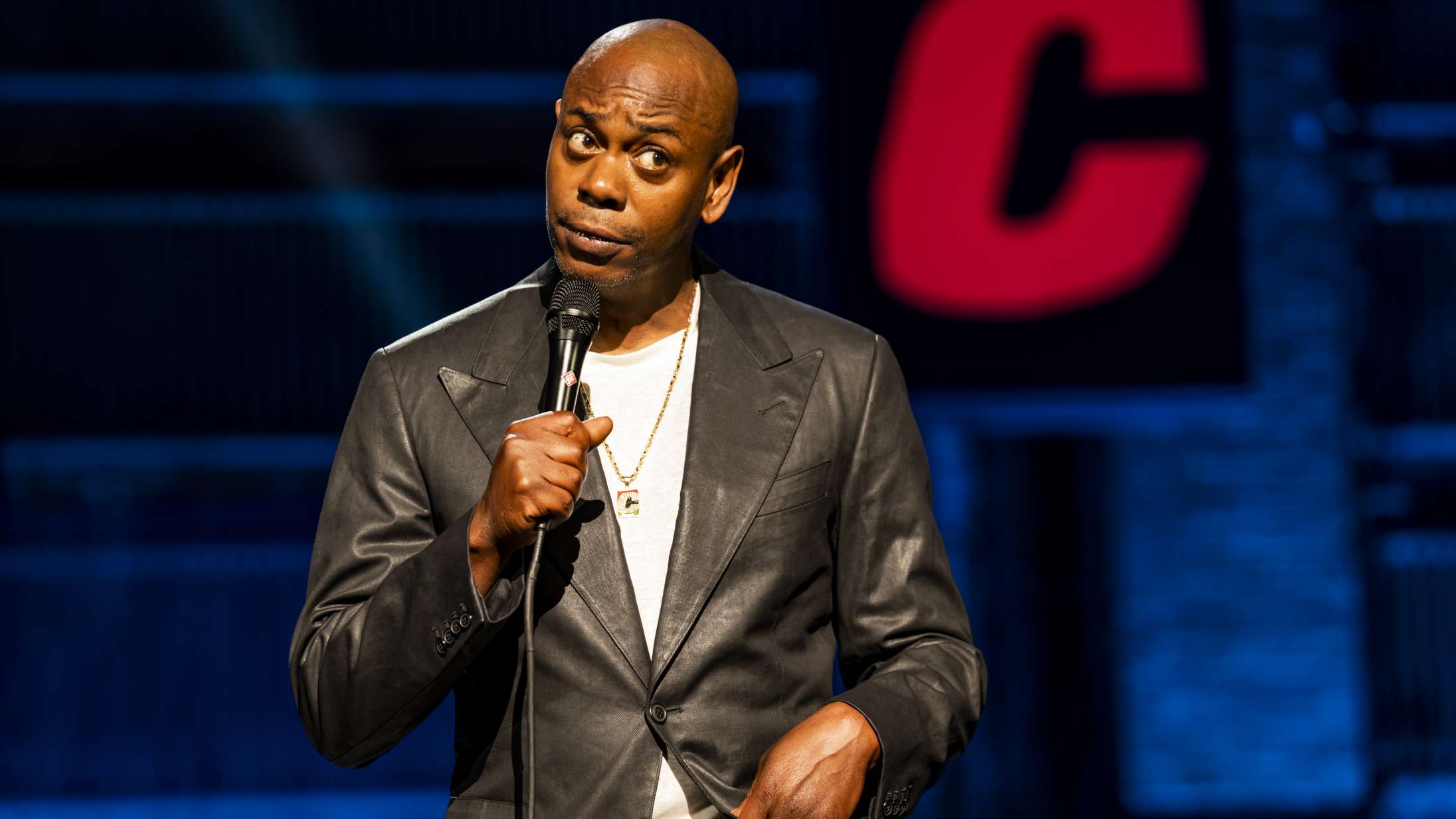 Efter transfobi-kritik: Dave Chappelle gør igen grin med transpersoner i nyt Netflix-show